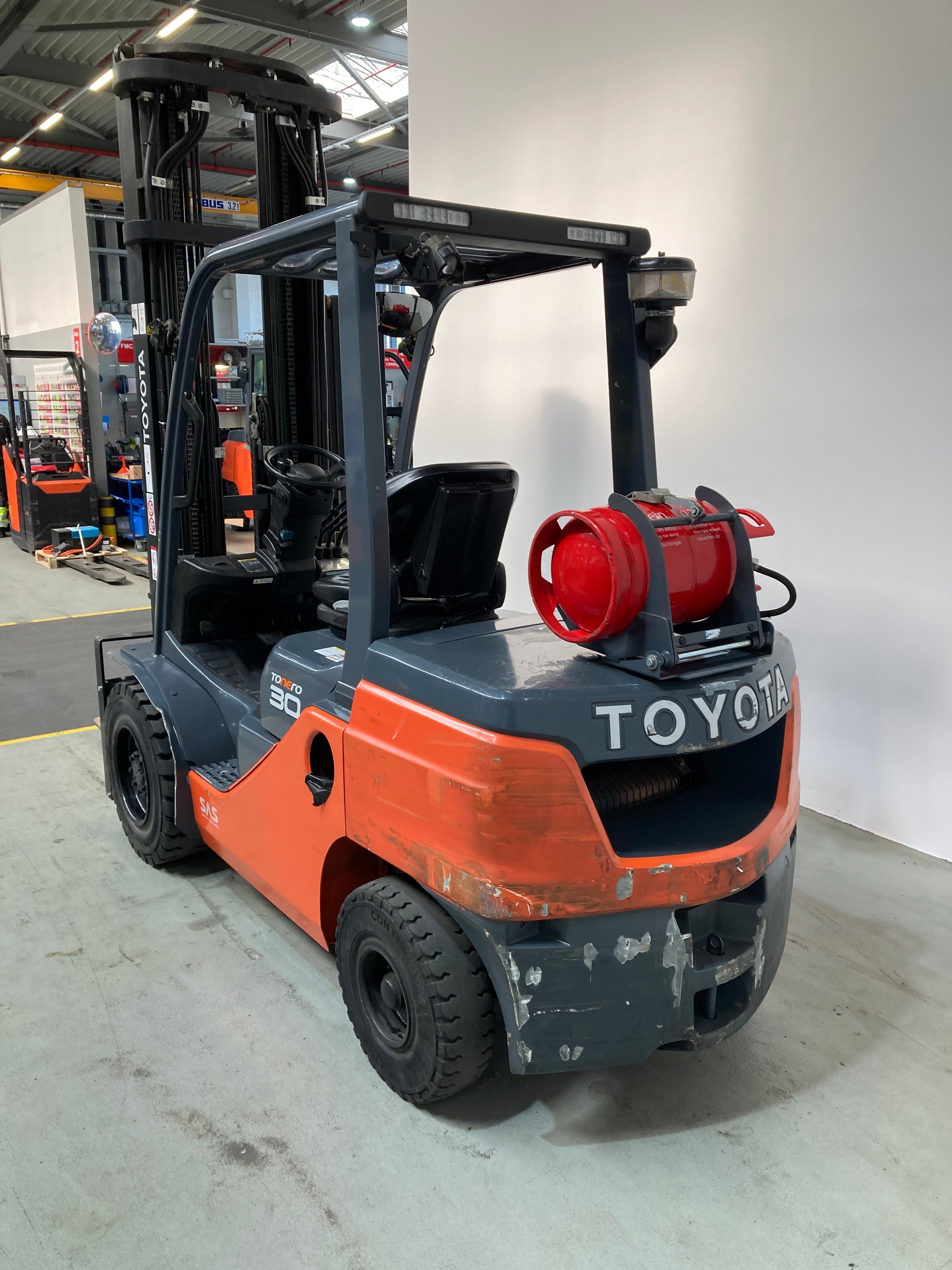 Treibgasstapler Toyota 02-8FGF30 (BJ: 2021)