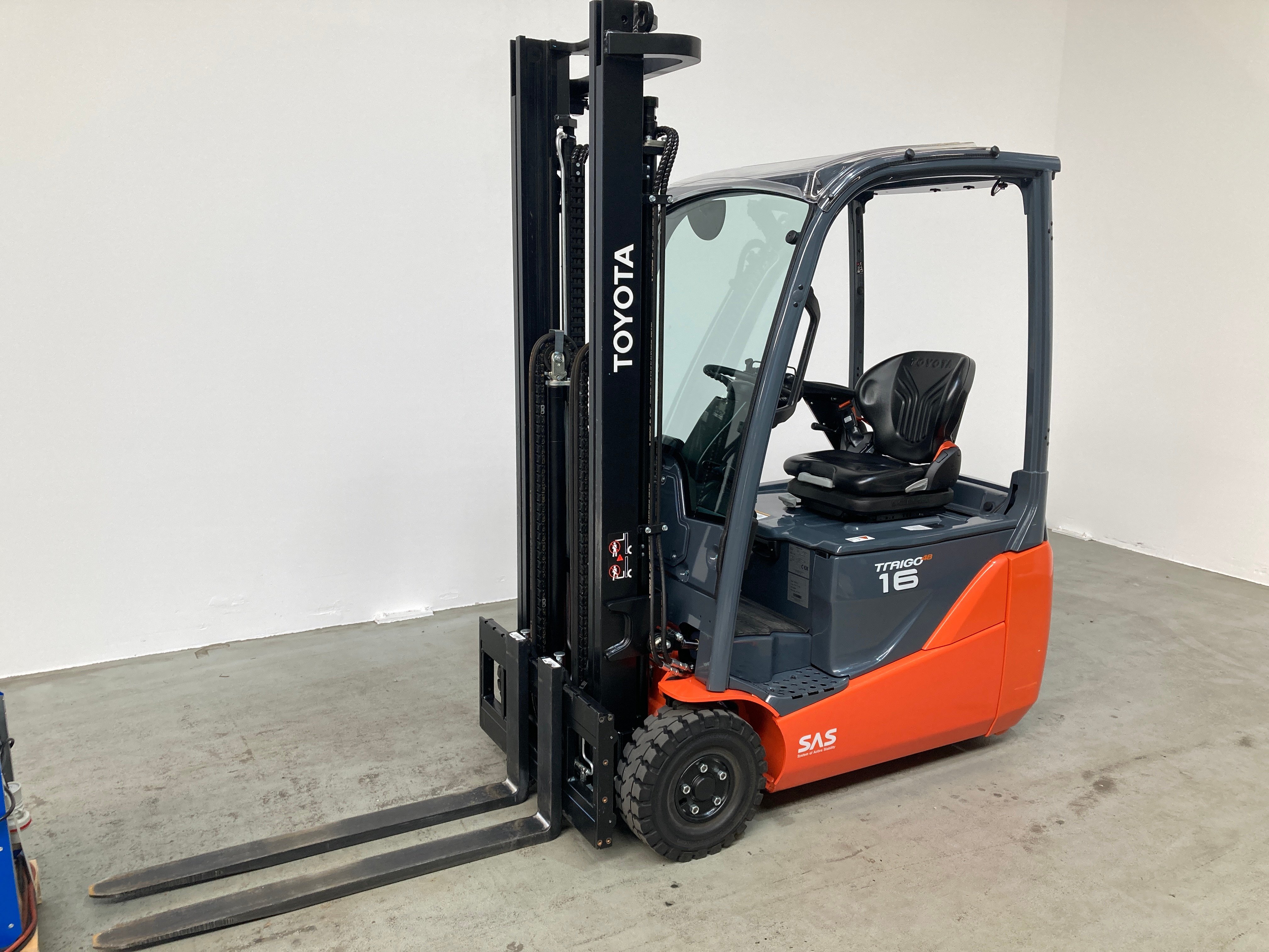 Elektro 3 Rad-Stapler Toyota 8FBEK16T (BJ: 2021)