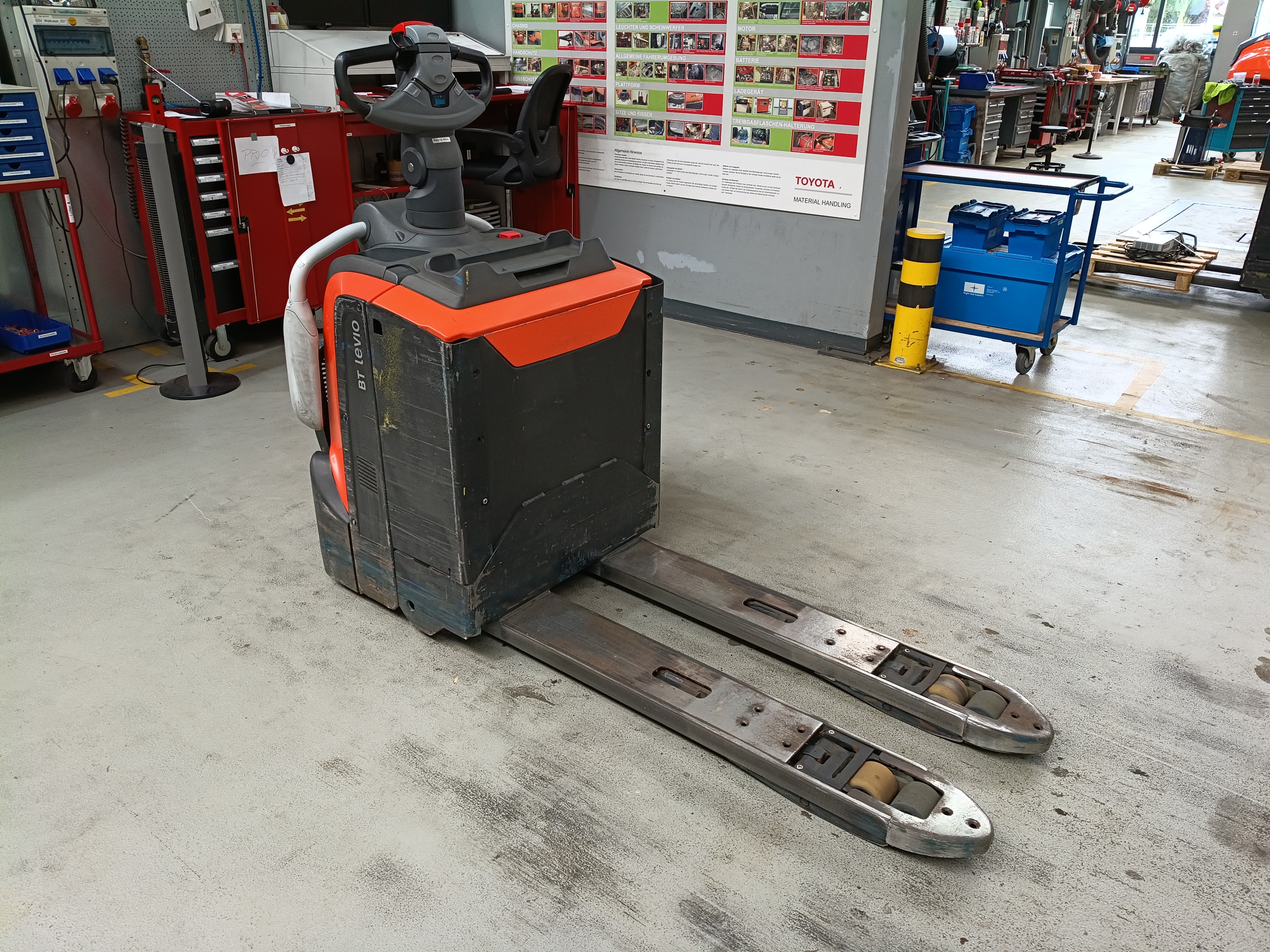 Elektrischer Niederhubwagen Toyota LPE200 *sofort verfügbar* (BJ: 2021)