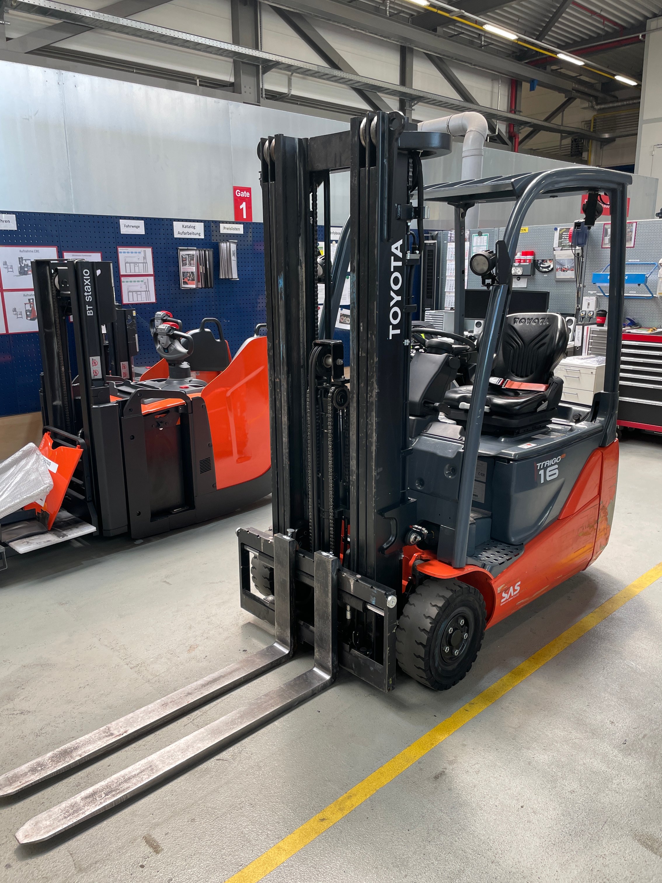 Elektro 3 Rad-Stapler Toyota 8FBEK16T (BJ: 2021)