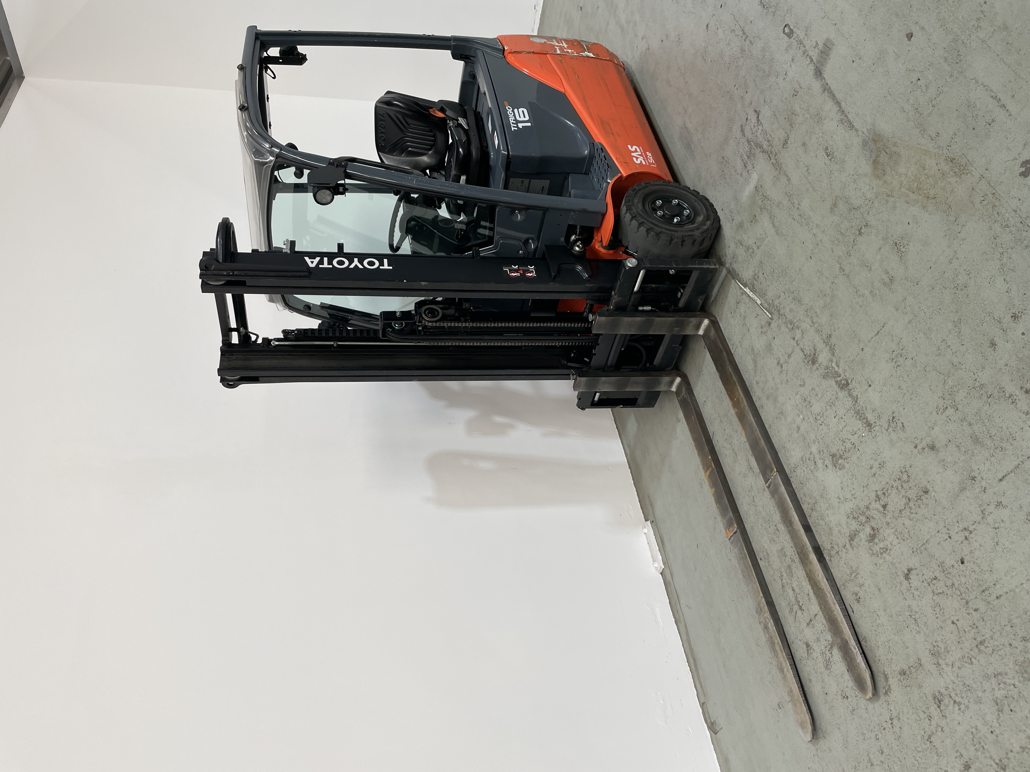 Elektro 3 Rad-Stapler Toyota 8FBE16T (BJ: 2021)
