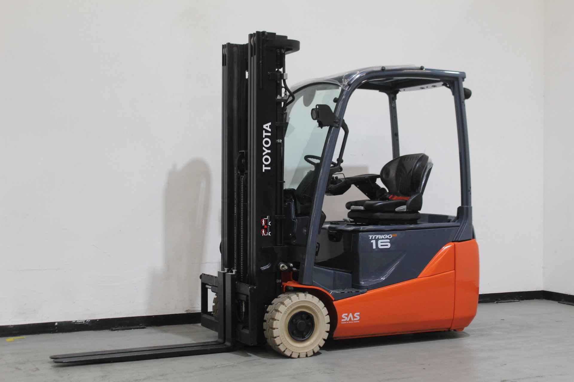 Elektro 3 Rad-Stapler Toyota 8FBE16T (BJ: 2021)