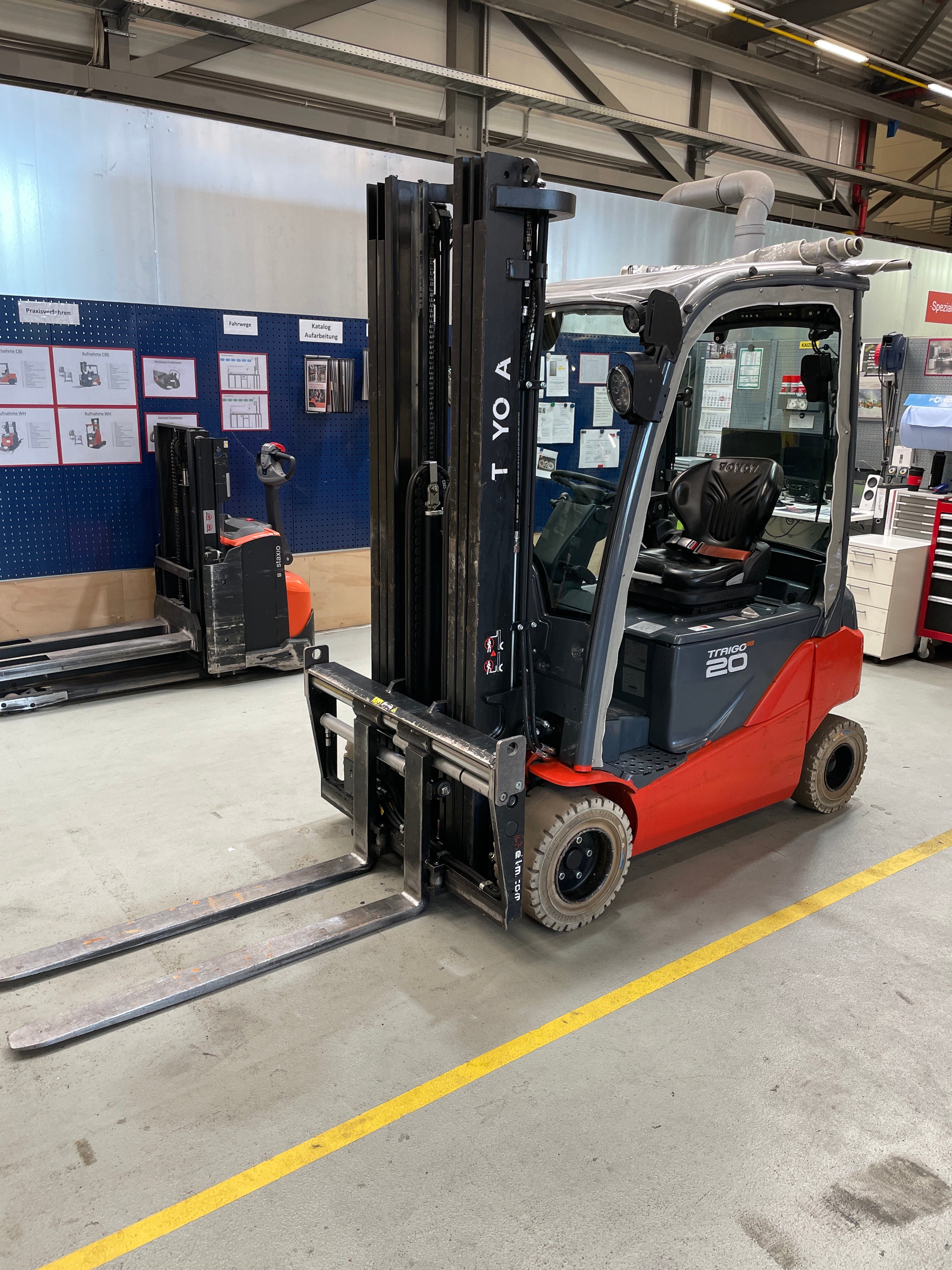 Elektro 4 Rad-Stapler Toyota 8FBMK20T (BJ: 2021)