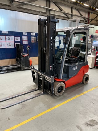 Elektro 4 Rad-Stapler Toyota 8FBMK20T (BJ: 2021)