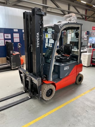 Elektro 4 Rad-Stapler Toyota 8FBMK20T (BJ: 2021)
