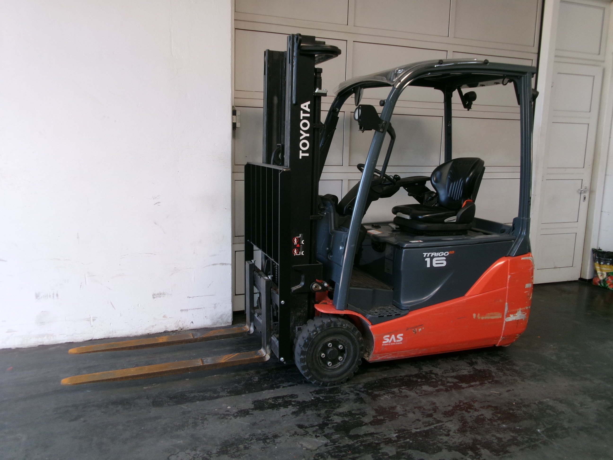 Elektro 3 Rad-Stapler Toyota 8FBE16T (BJ: 2021)