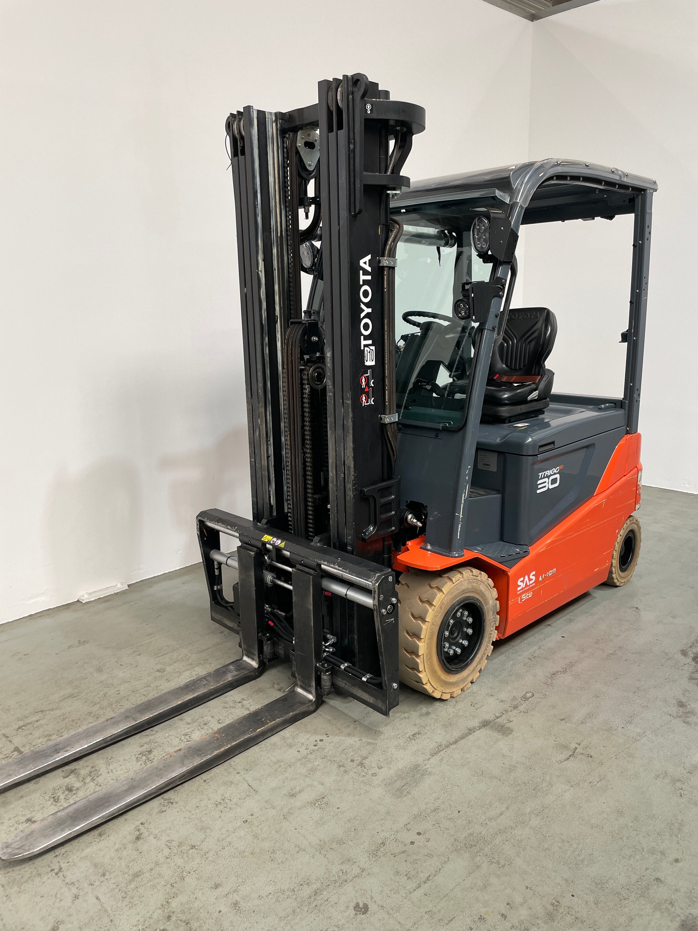 Elektro 4 Rad-Stapler Toyota 8FBMKT30 (BJ: 2021)