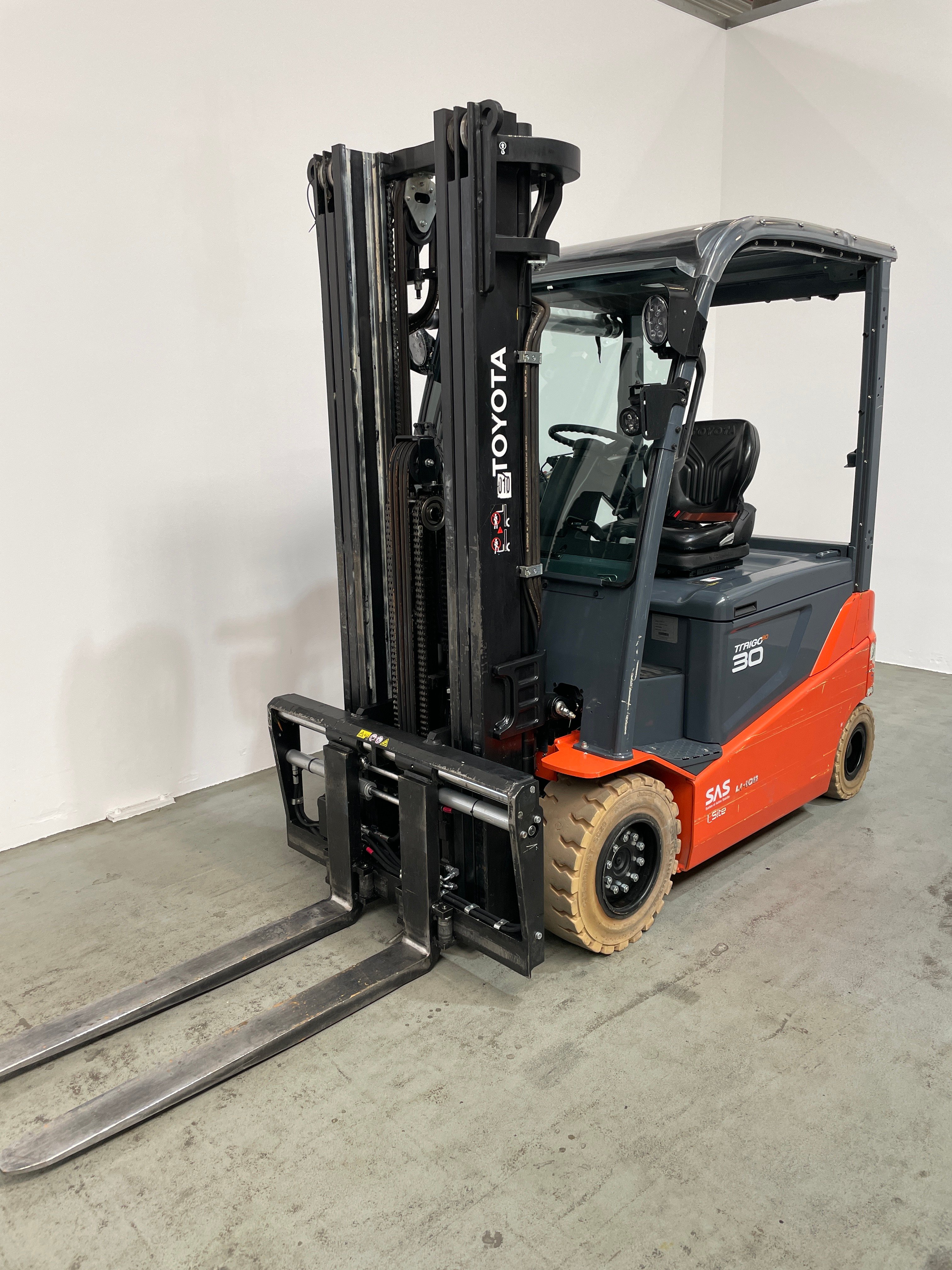 Elektro 4 Rad-Stapler Toyota 8FBMKT30 (BJ: 2021)