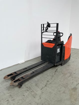 Elektrischer Niederhubwagen Toyota LPE220 (BJ: 2021)