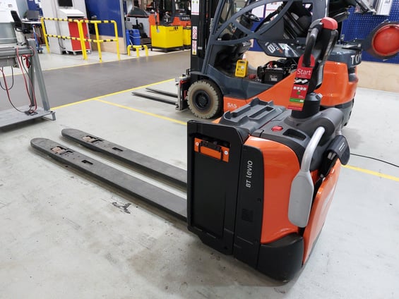 Elektrischer Niederhubwagen Toyota LPE220 (BJ: 2021)