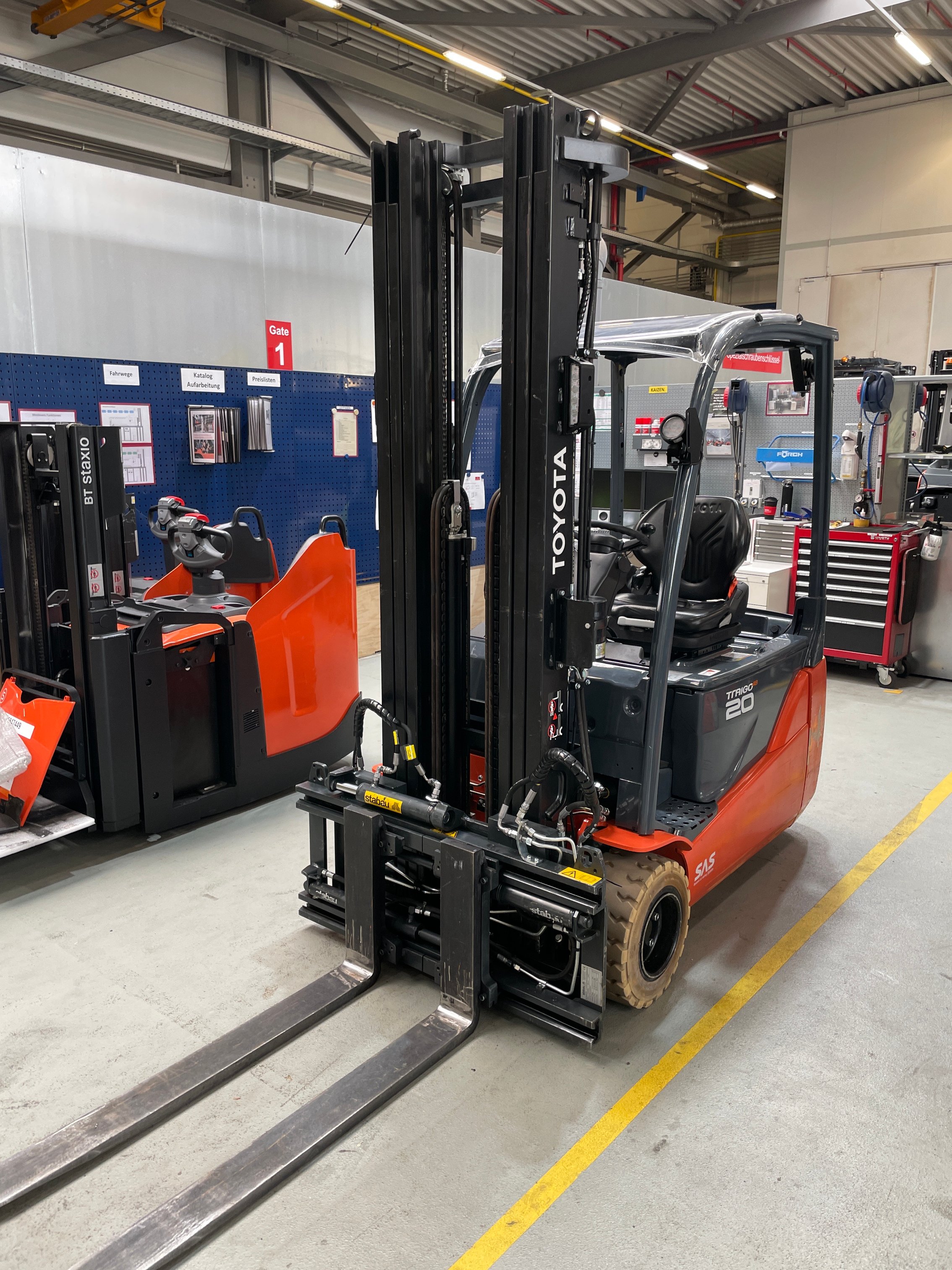 Elektro 3 Rad-Stapler Toyota 8FBE20T (BJ: 2021)