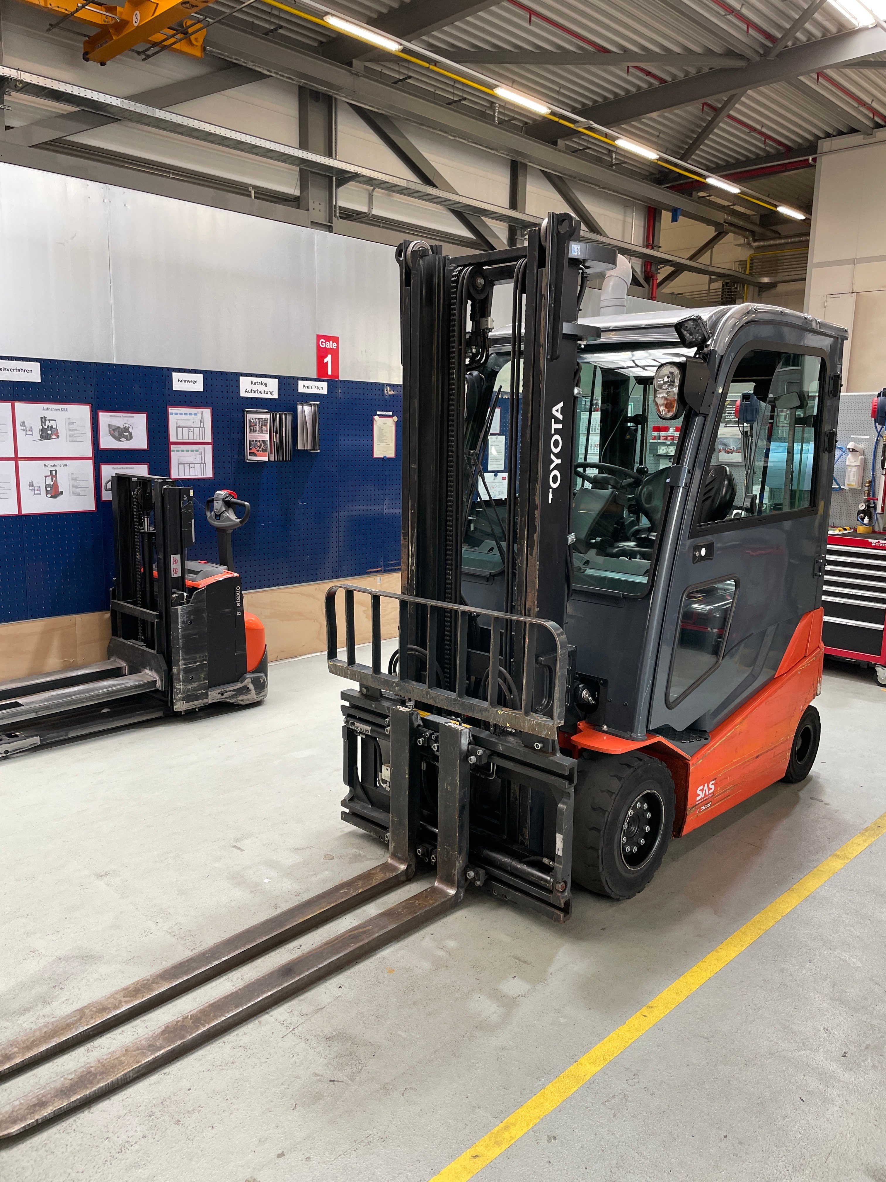 Elektro 4 Rad-Stapler Toyota 8FBMKT30 (BJ: 2021)