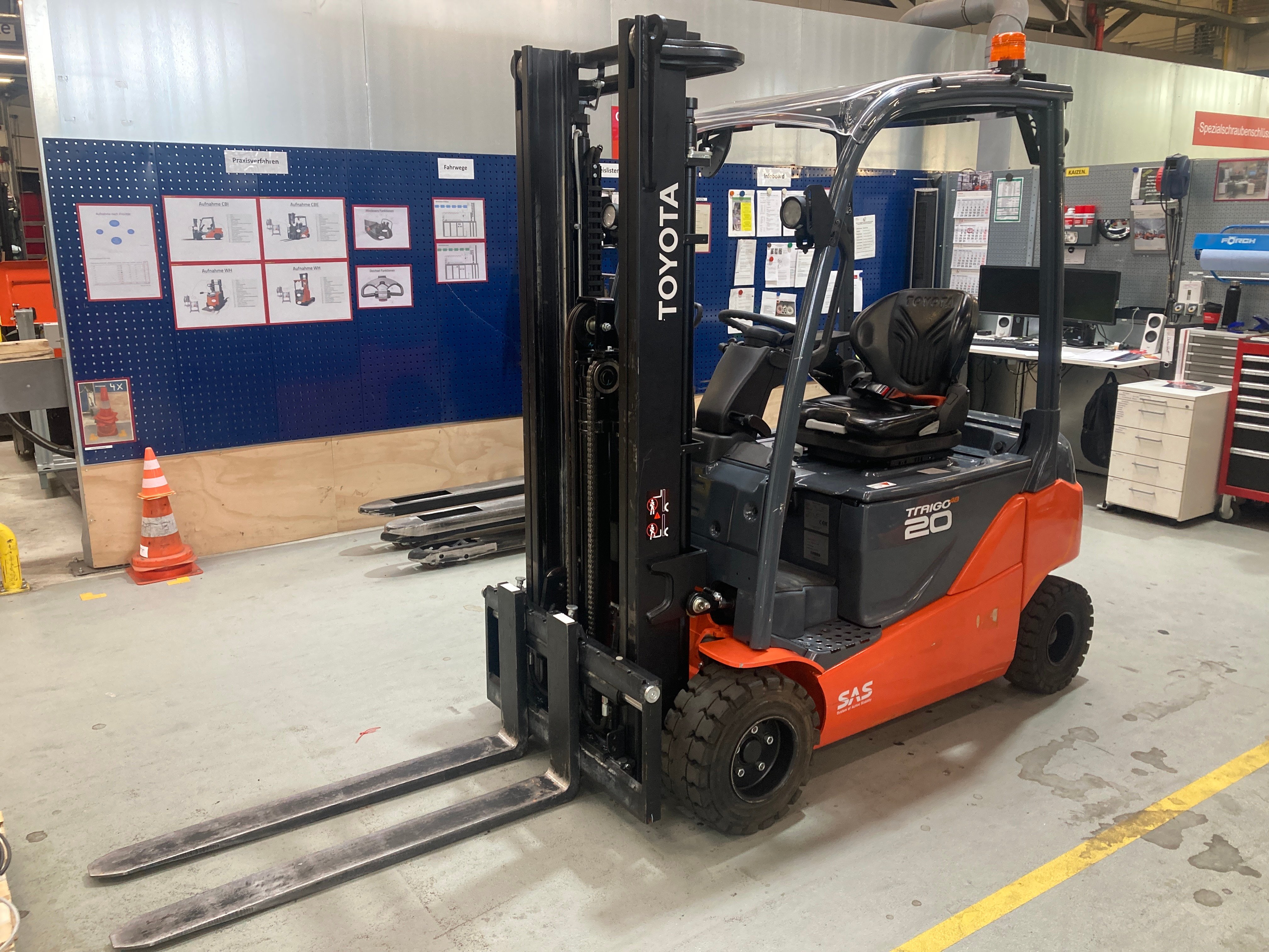Elektro 4 Rad-Stapler Toyota 8FBMK20T (BJ: 2021)