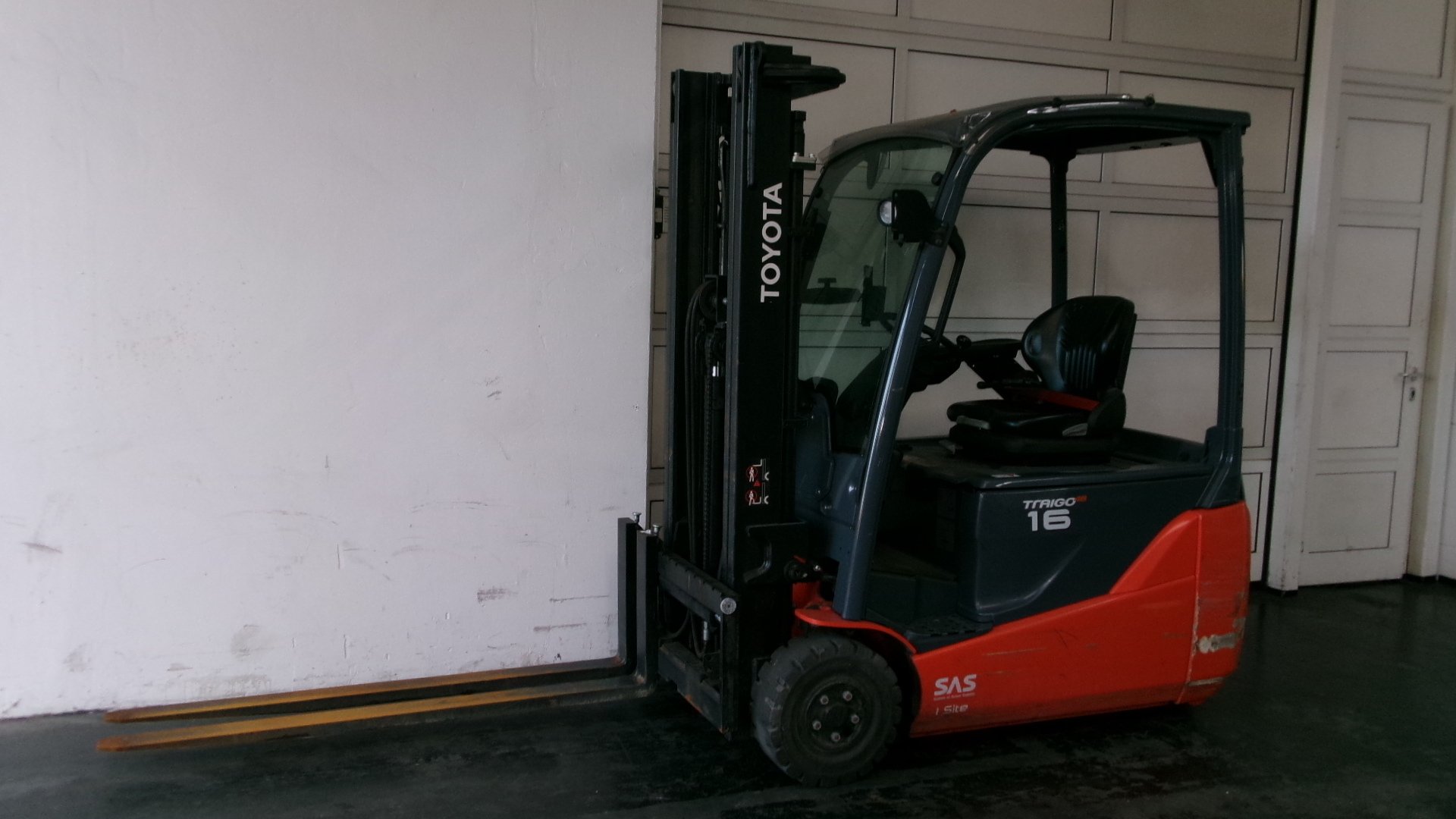 Elektro 3 Rad-Stapler Toyota 8FBE16T (BJ: 2021)