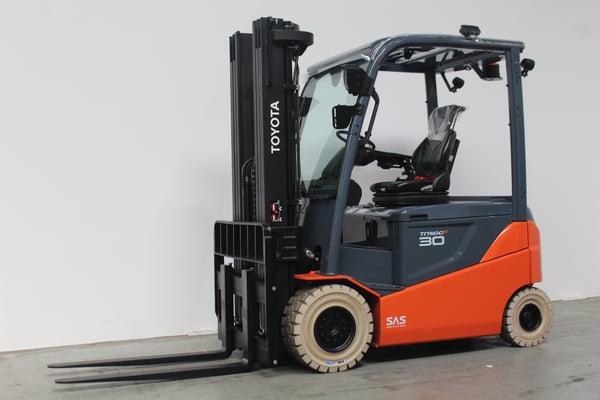Elektro 4 Rad-Stapler Toyota 8FBMKT30 (BJ: 2021)