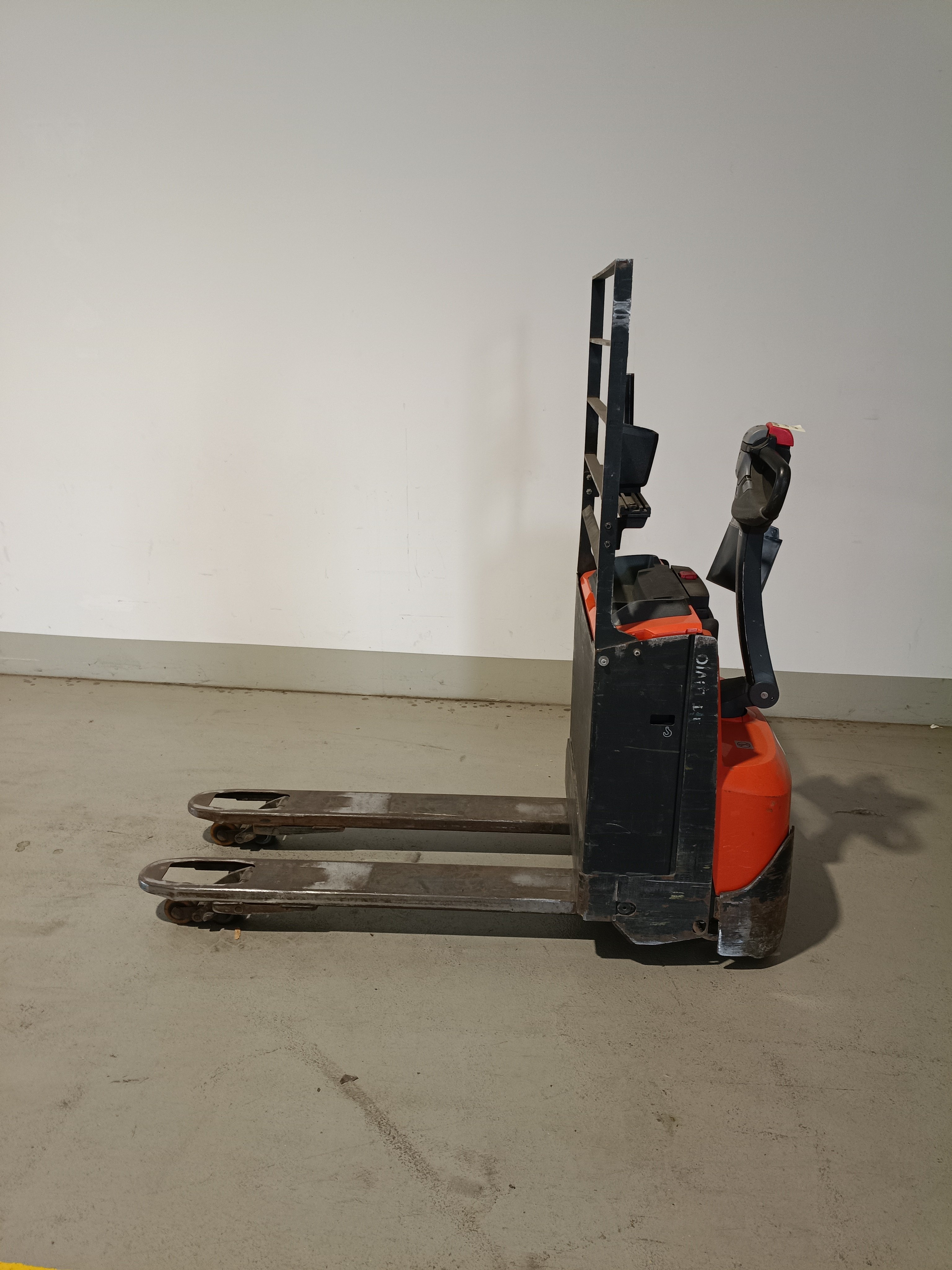 Elektrischer Niederhubwagen Toyota LWE160 (BJ: 2021)