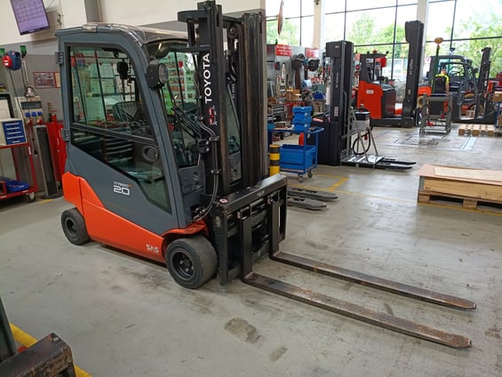 Elektro 4 Rad-Stapler Toyota 8FBM20T (BJ: 2021)