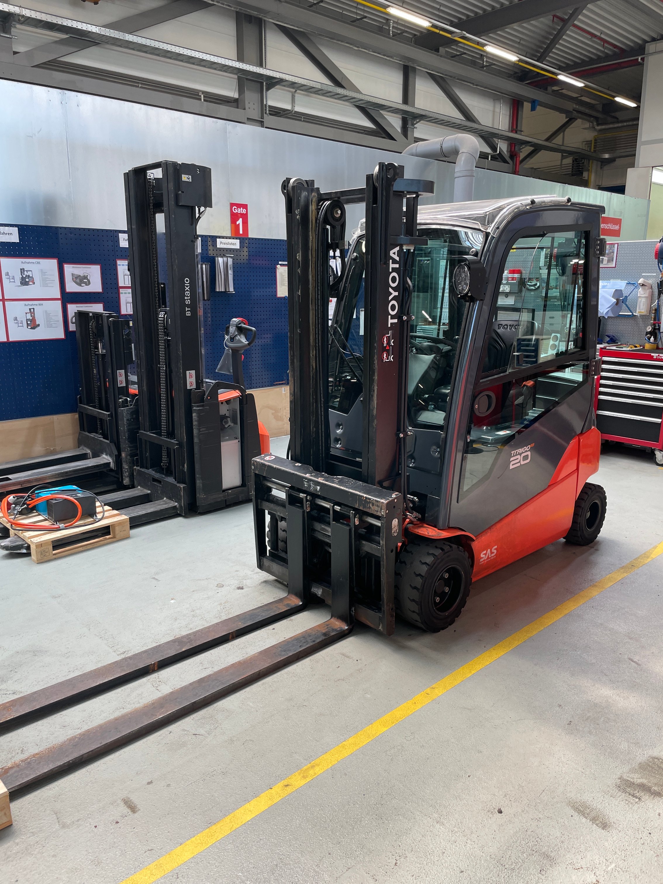 Elektro 4 Rad-Stapler Toyota 8FBM20T (BJ: 2021)