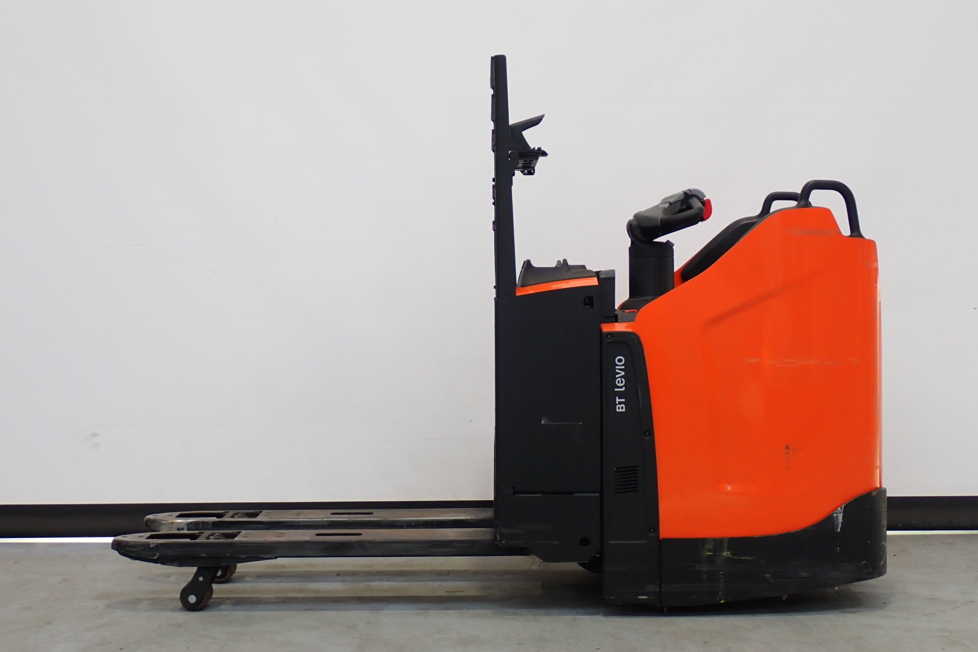 Elektrischer Niederhubwagen Toyota LPE200 (BJ: 2021)