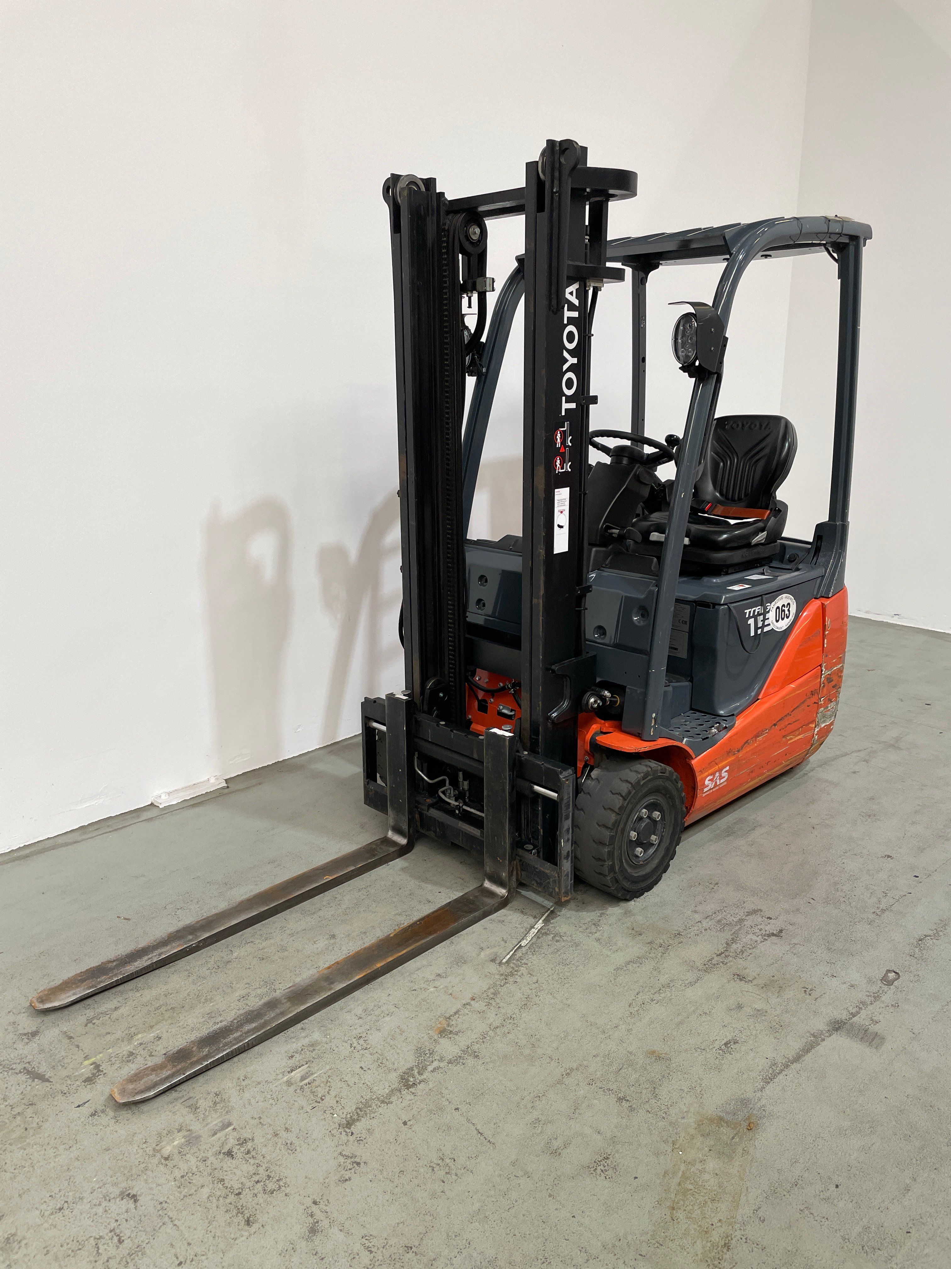 Elektro 3 Rad-Stapler Toyota 8FBE15T (BJ: 2021)