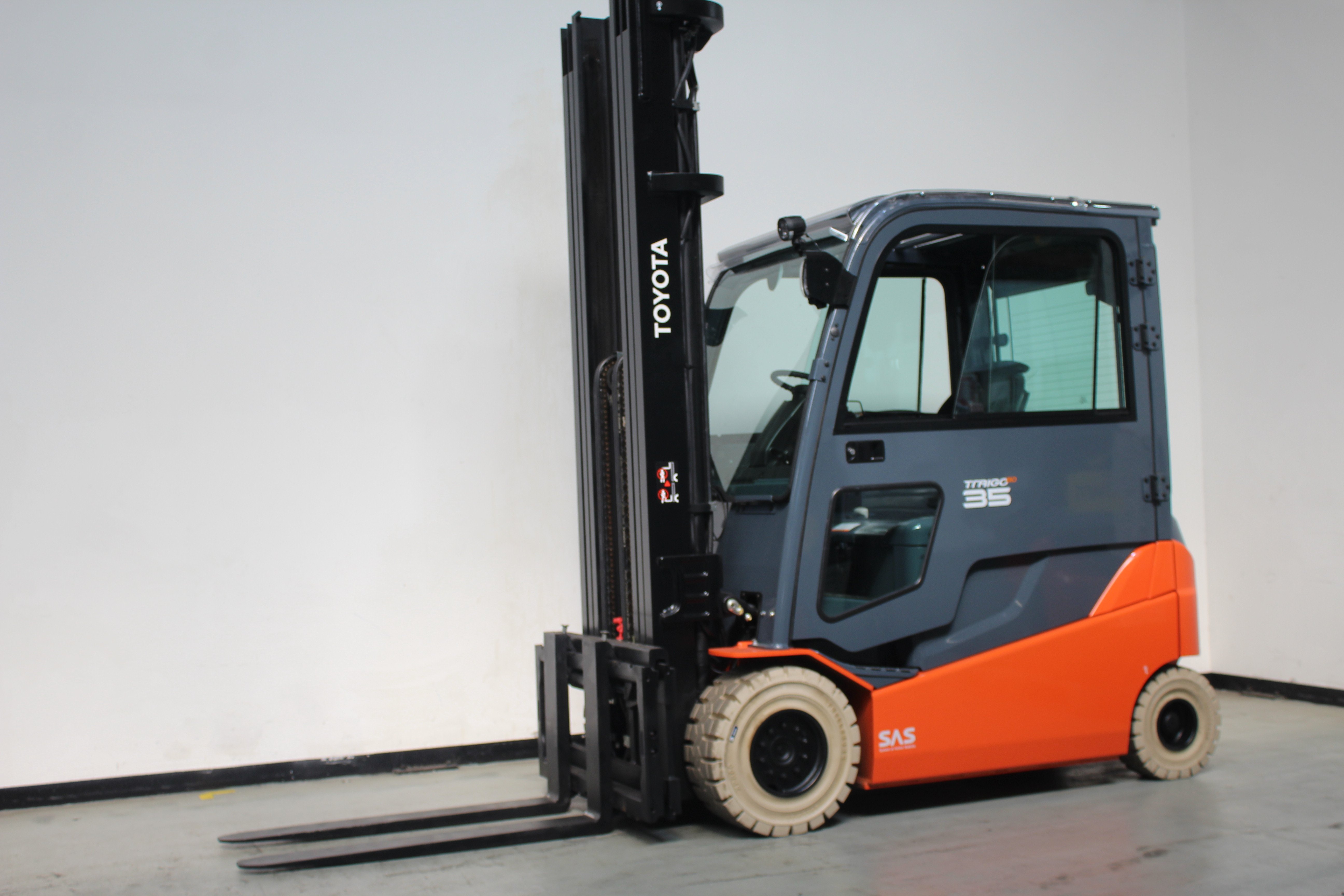 Elektro 4 Rad-Stapler Toyota 8FBMT35 (BJ: 2021)