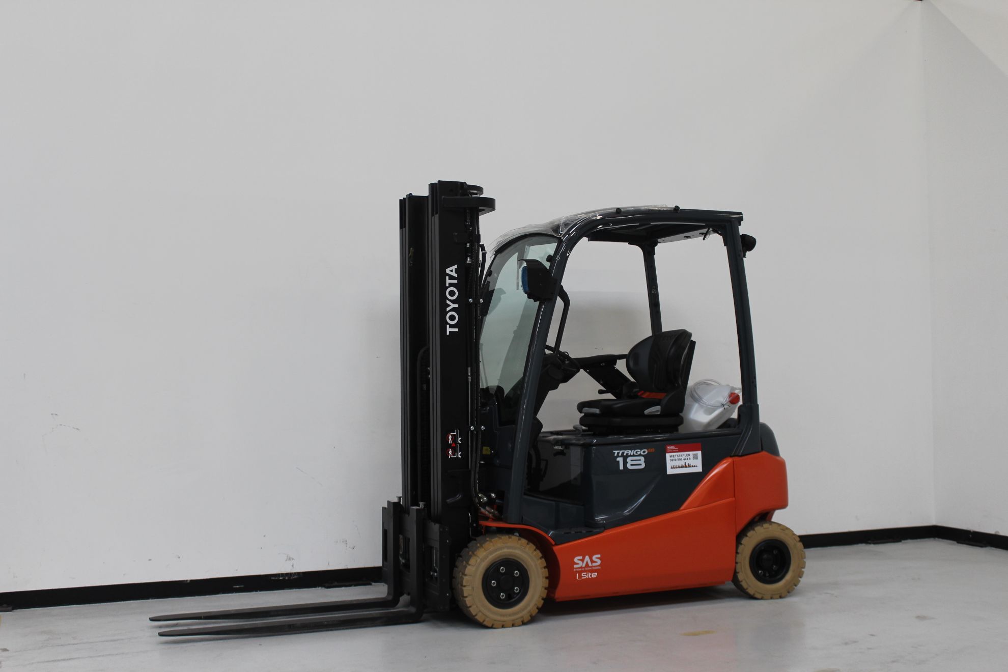 Elektro 4 Rad-Stapler Toyota 8FBM18T (BJ: 2021)