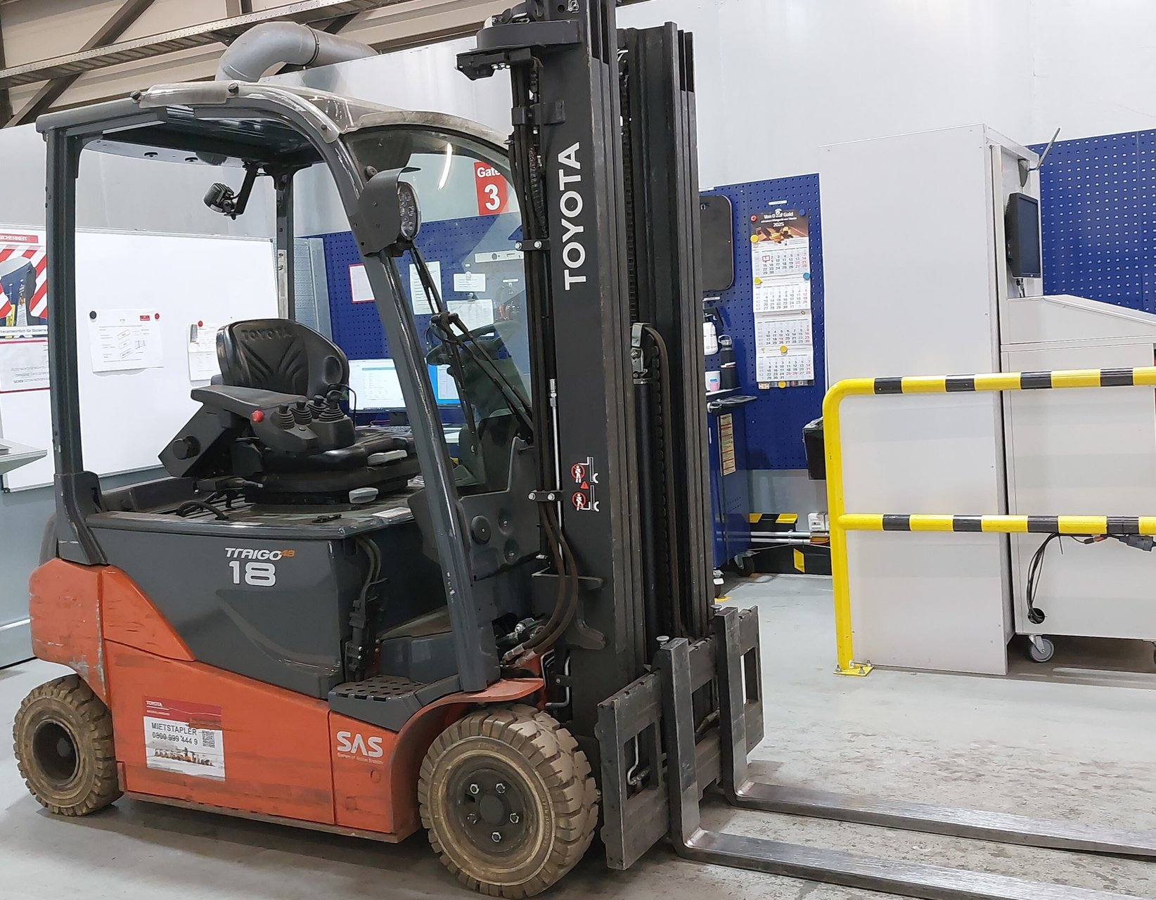 Elektro 4 Rad-Stapler Toyota 8FBM18T (BJ: 2021)