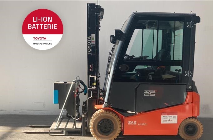 Elektro 4 Rad-Stapler Toyota 8FBMKT25 (BJ: 2021)