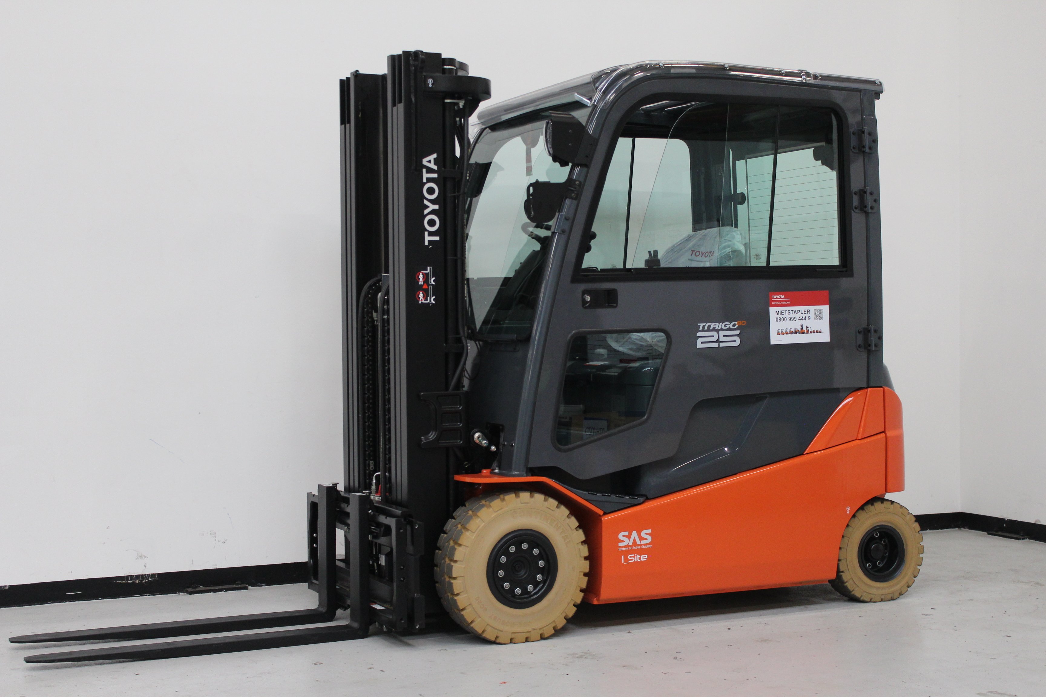 Elektro 4 Rad-Stapler Toyota 8FBMT25 (BJ: 2021)