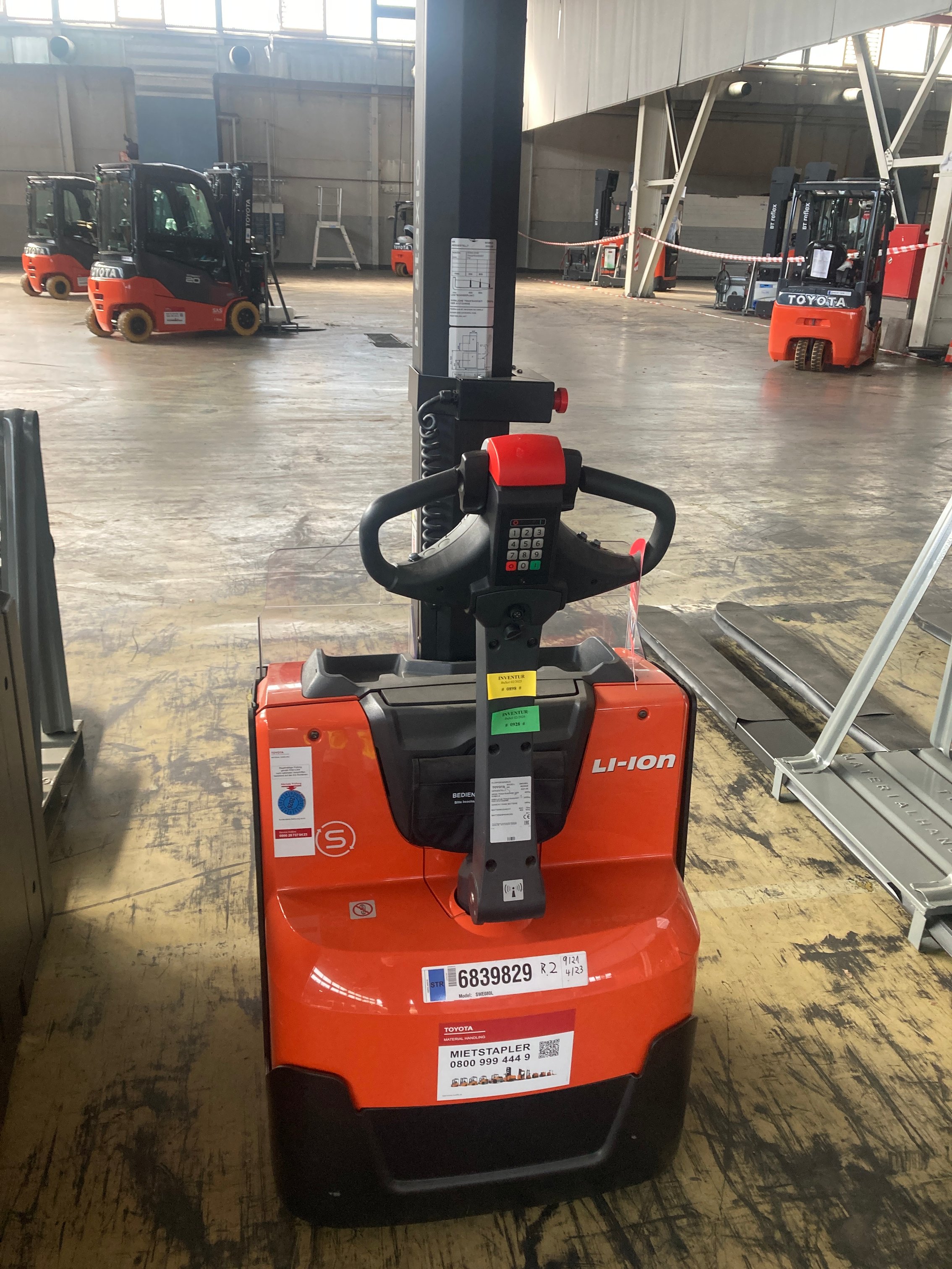 Elektrischer Hochhubwagen Toyota SWE080L (BJ: 2021)