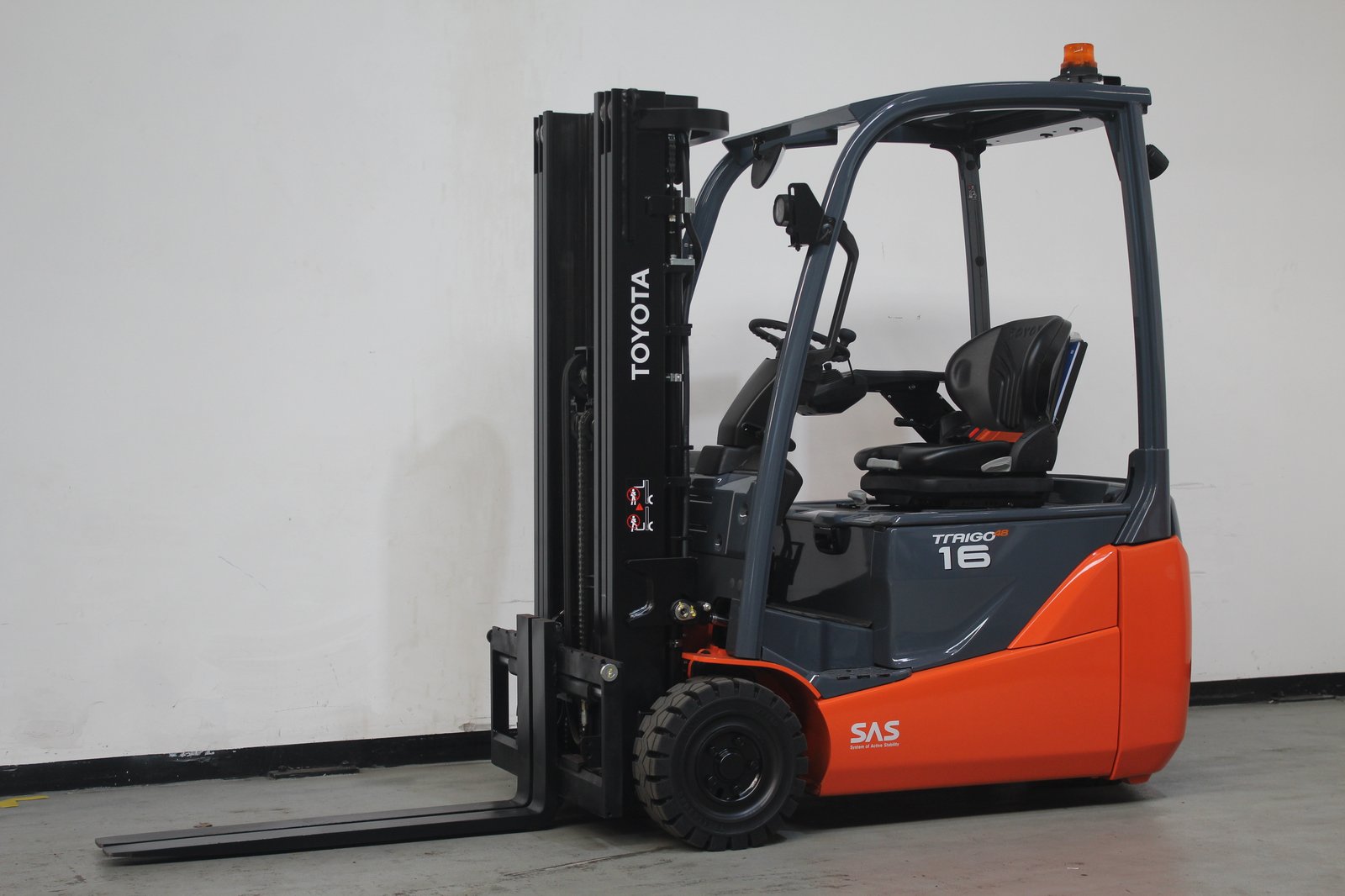 Elektro 3 Rad-Stapler Toyota 8FBEK16T (BJ: 2021)