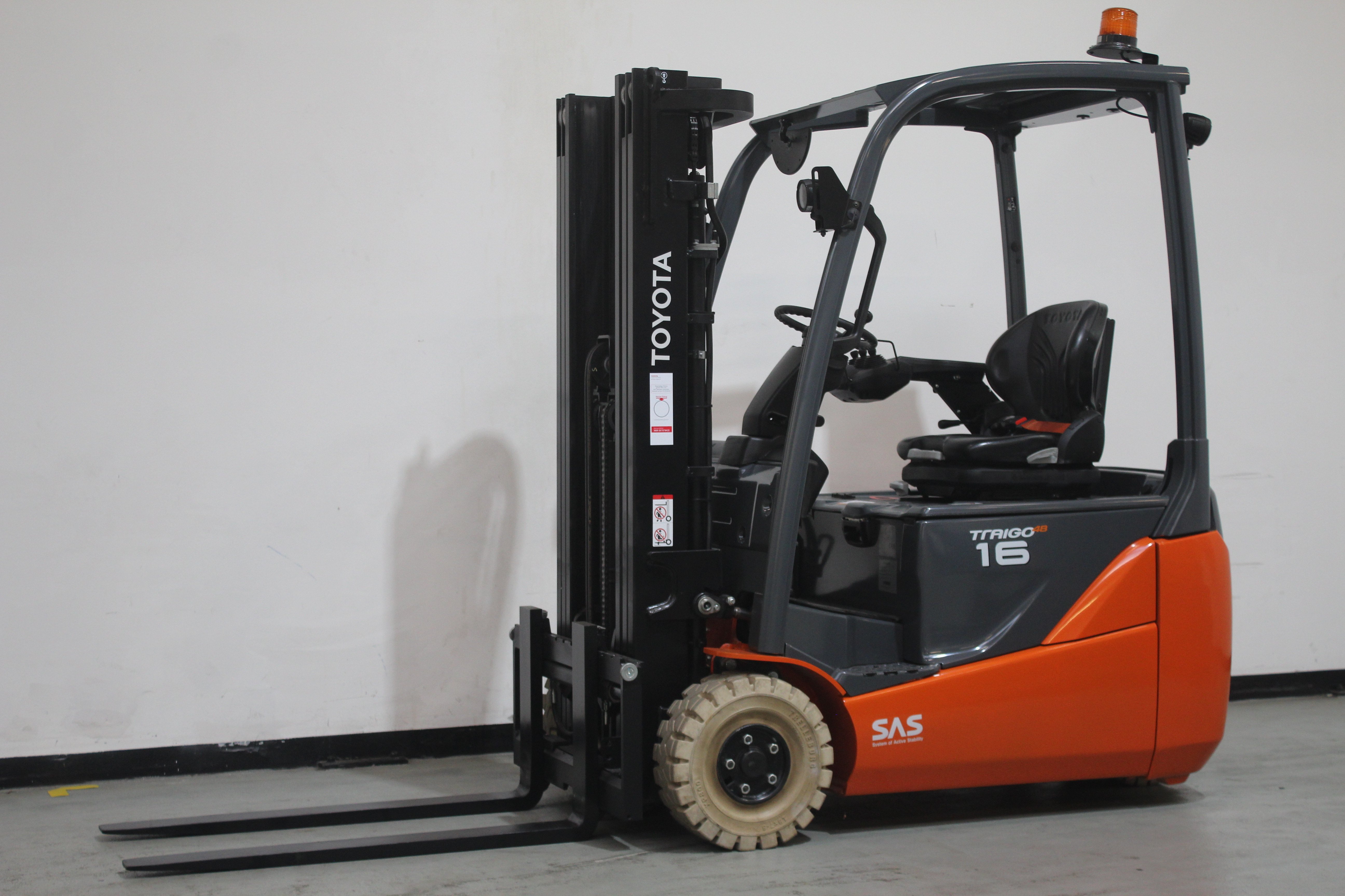 Elektro 3 Rad-Stapler Toyota 8FBEK16T (BJ: 2021)