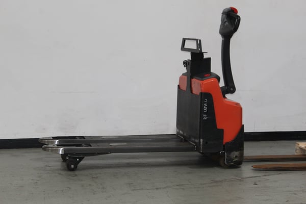 Elektrischer Niederhubwagen Toyota LWI160 (BJ: 2021)