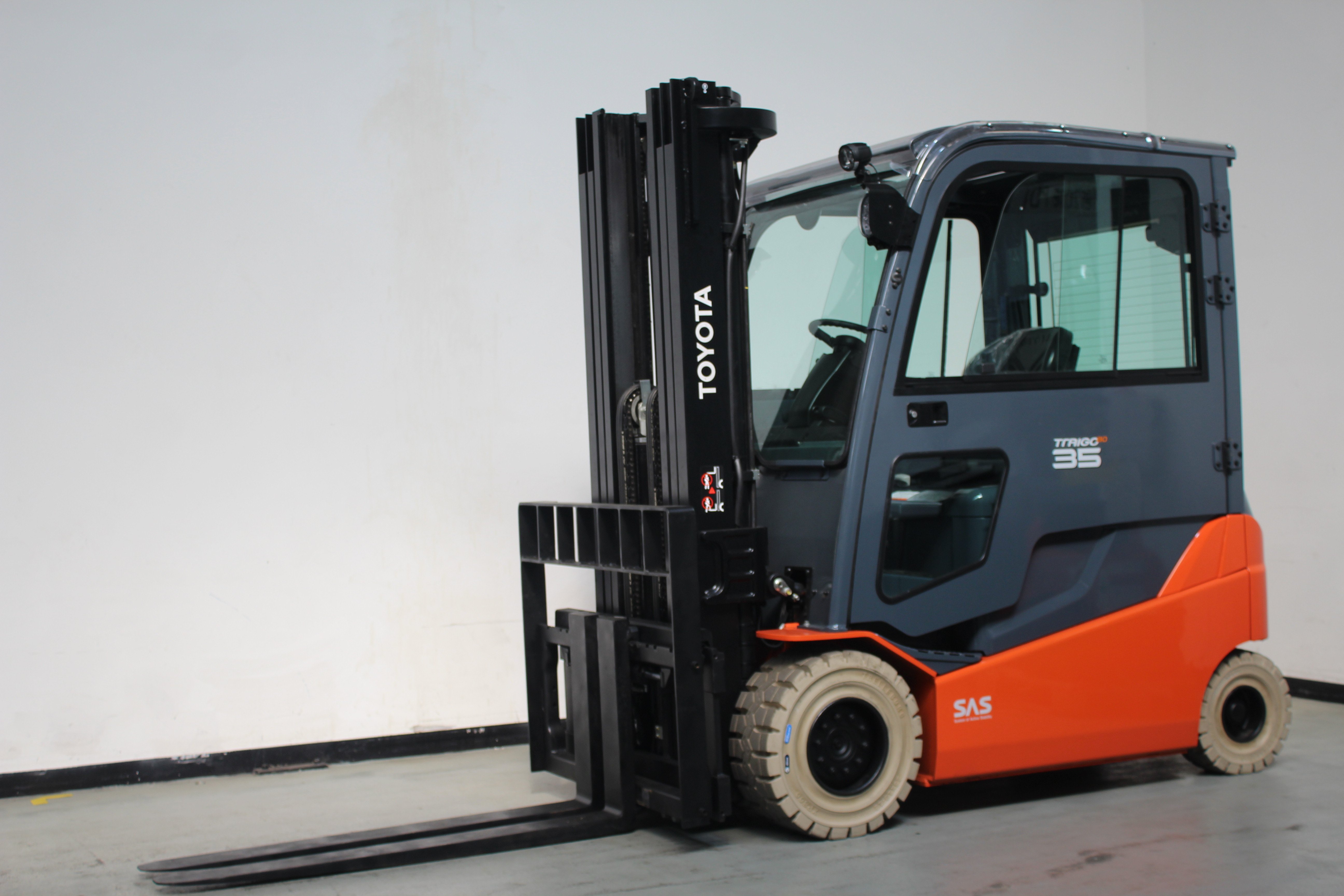 Elektro 4 Rad-Stapler Toyota 8FBMT35 (BJ: 2021)