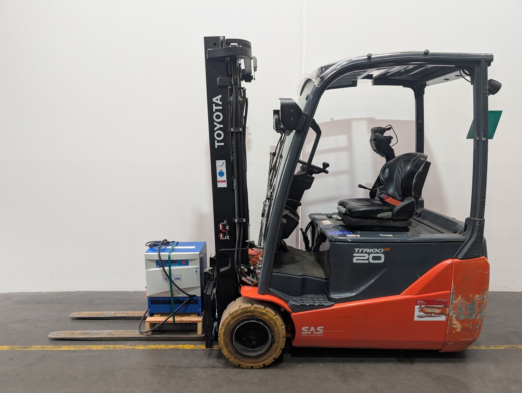 Elektro 3 Rad-Stapler Toyota 8FBE20T (BJ: 2021)