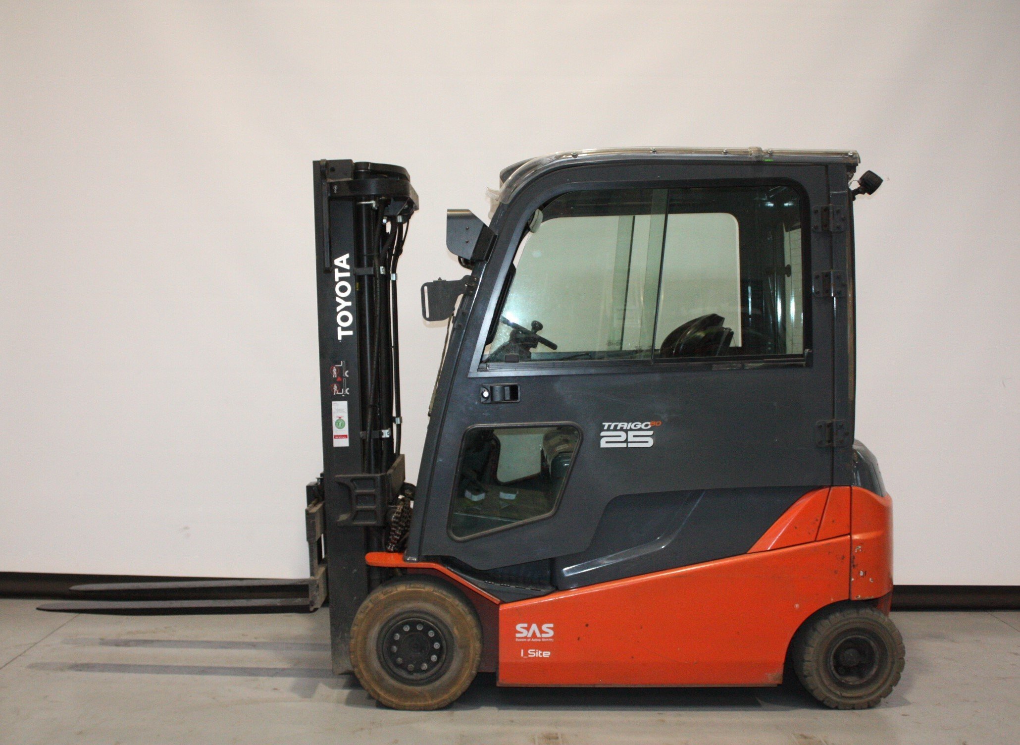 Elektro 4 Rad-Stapler Toyota 8FBMT25 (BJ: 2021)