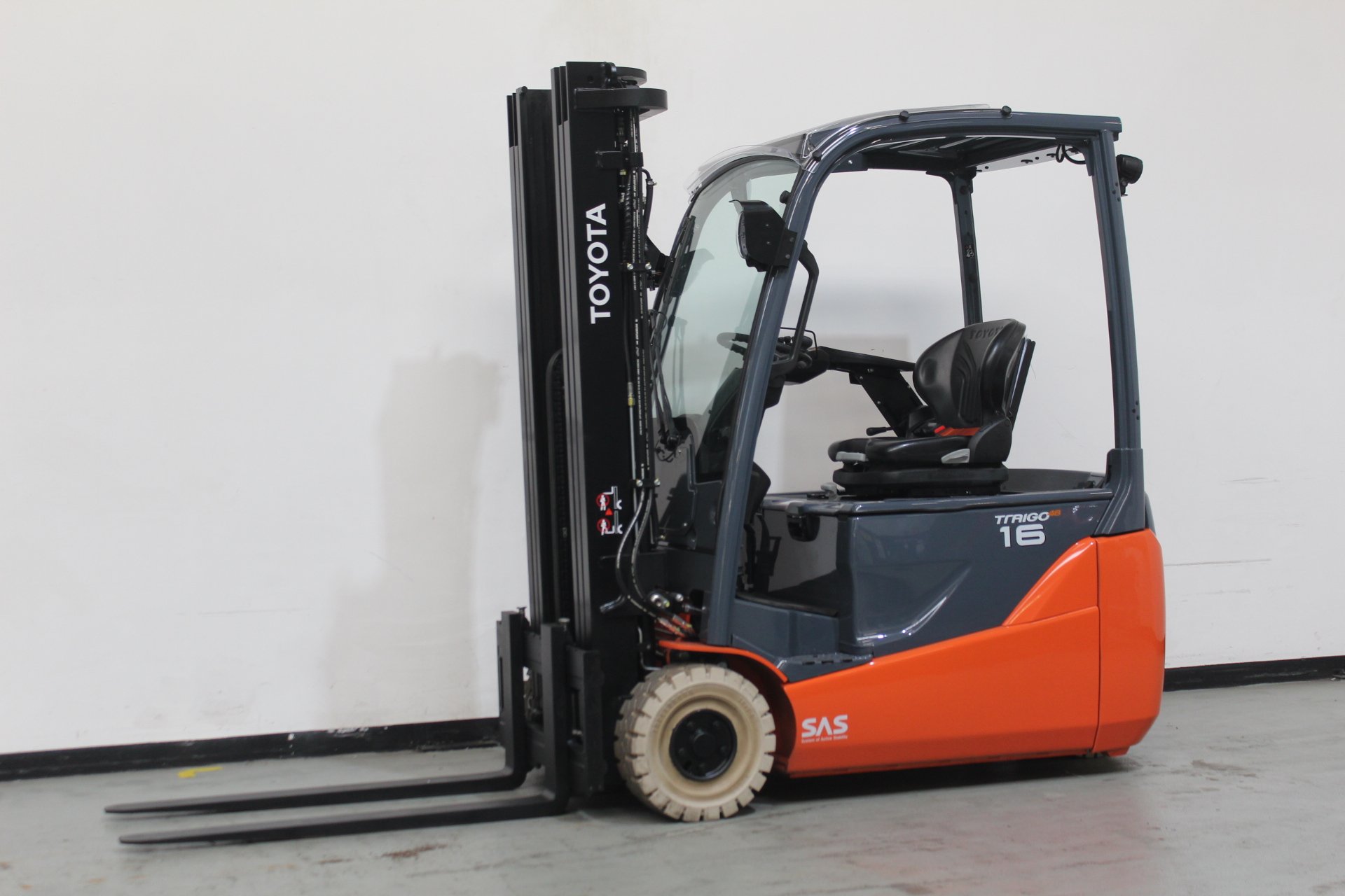 Elektro 3 Rad-Stapler Toyota 8FBE16T (BJ: 2021)