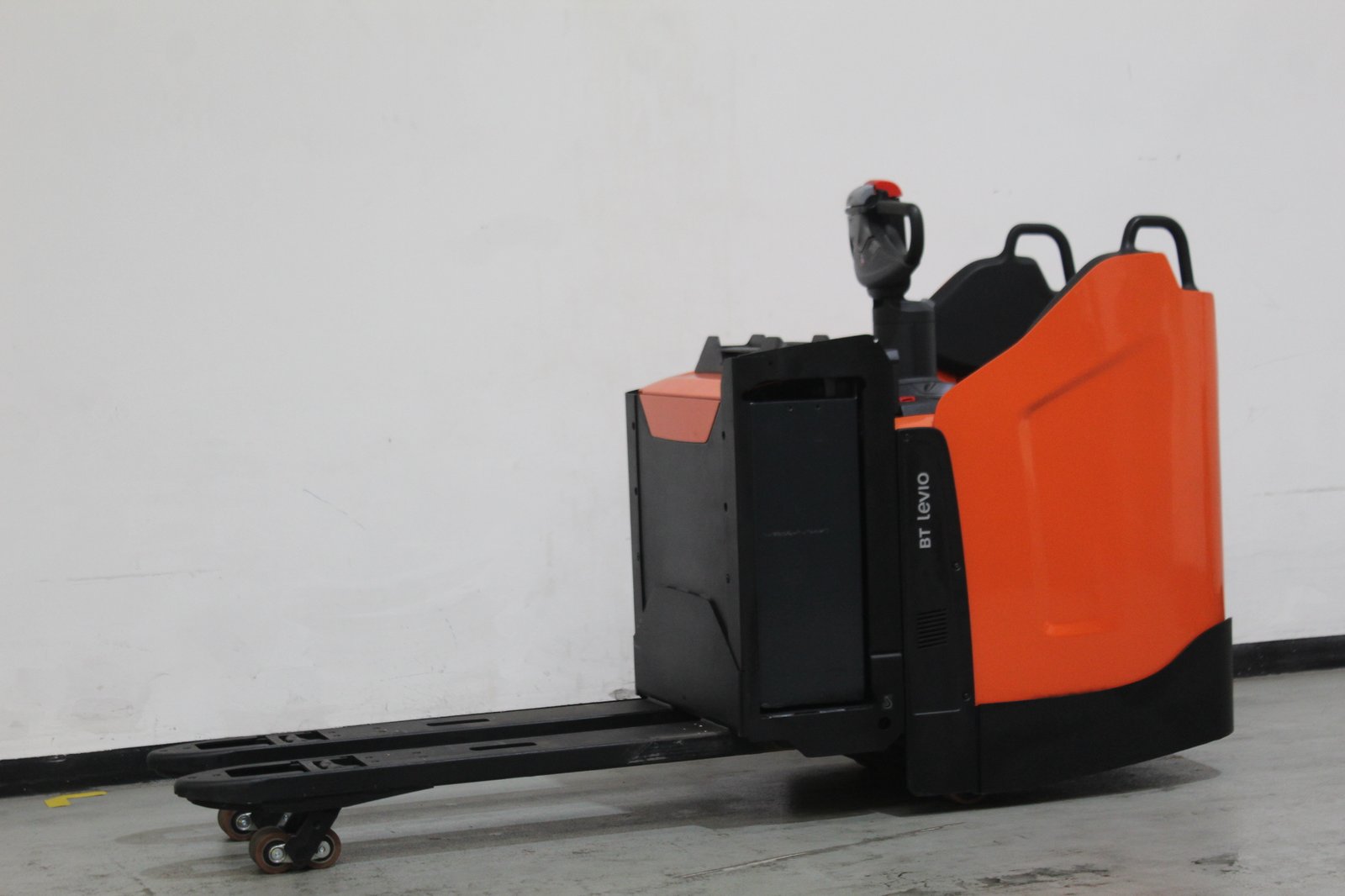 Elektrischer Niederhubwagen Toyota LPE220 (BJ: 2022)