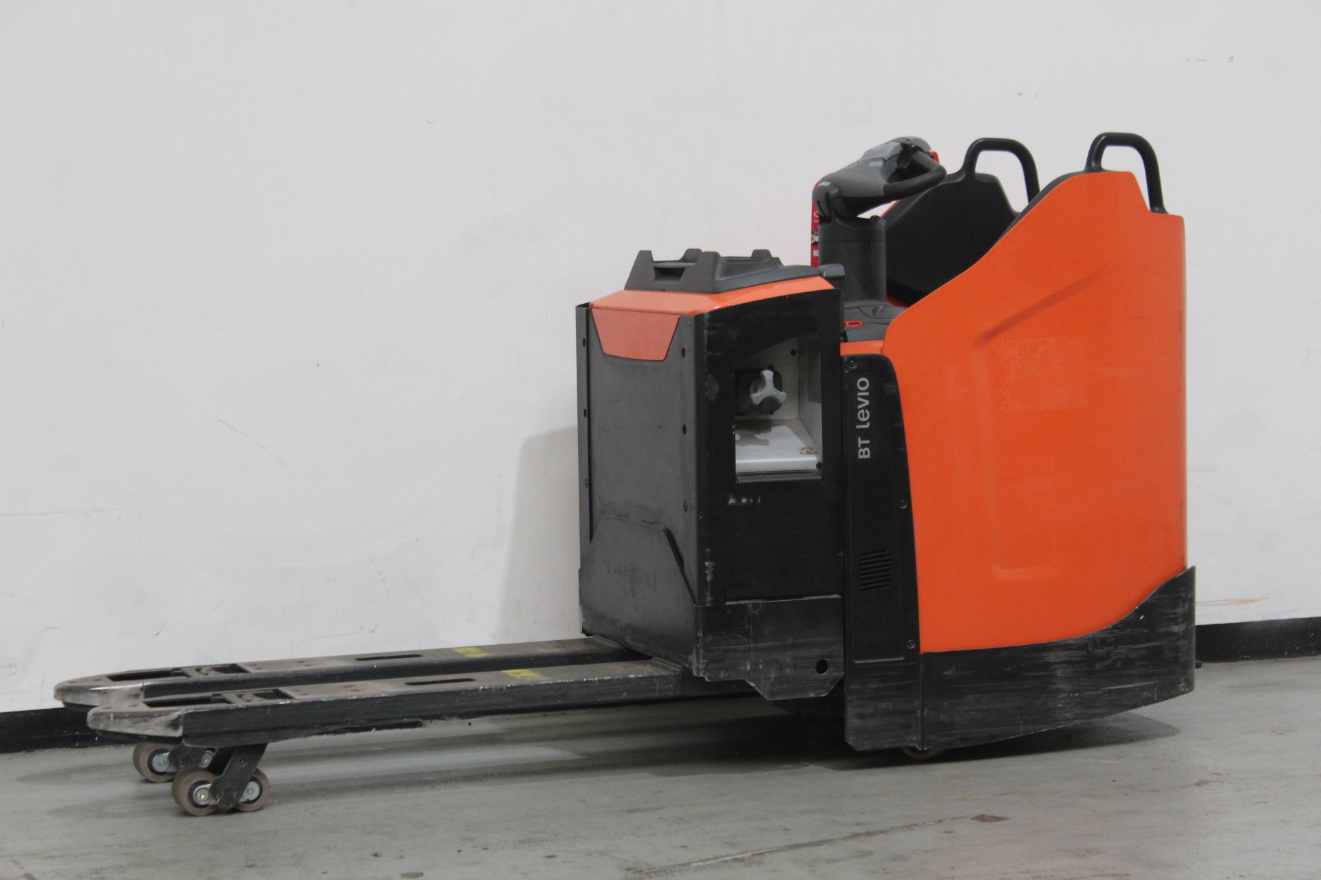 Elektrischer Niederhubwagen Toyota LPE220 (BJ: 2022)