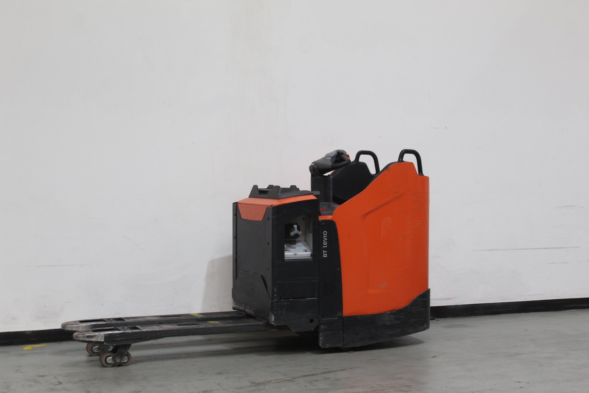 Elektrischer Niederhubwagen Toyota LPE220 (BJ: 2022)