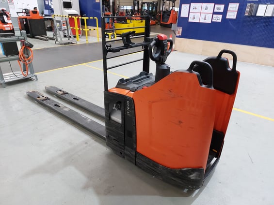 Elektrischer Niederhubwagen Toyota LPE200 (BJ: 2022)