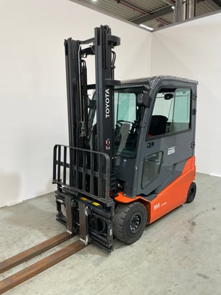 Elektro 4 Rad-Stapler Toyota 8FBMT25 (BJ: 2022)
