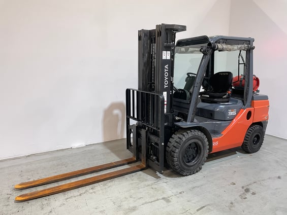 Treibgasstapler Toyota 02-8FGJF35 (BJ: 2022)