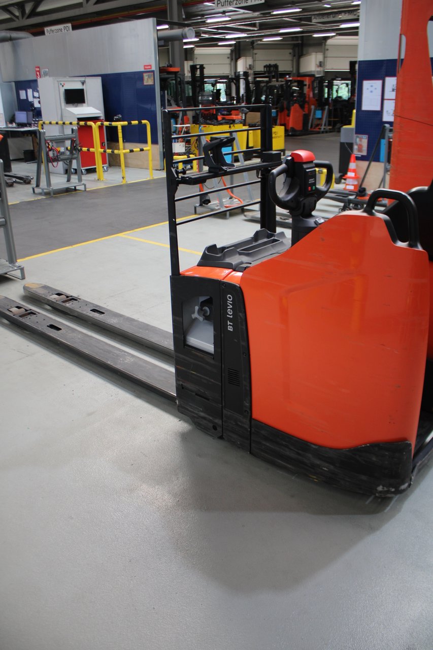 Elektrischer Niederhubwagen Toyota LPE200 (BJ: 2022)