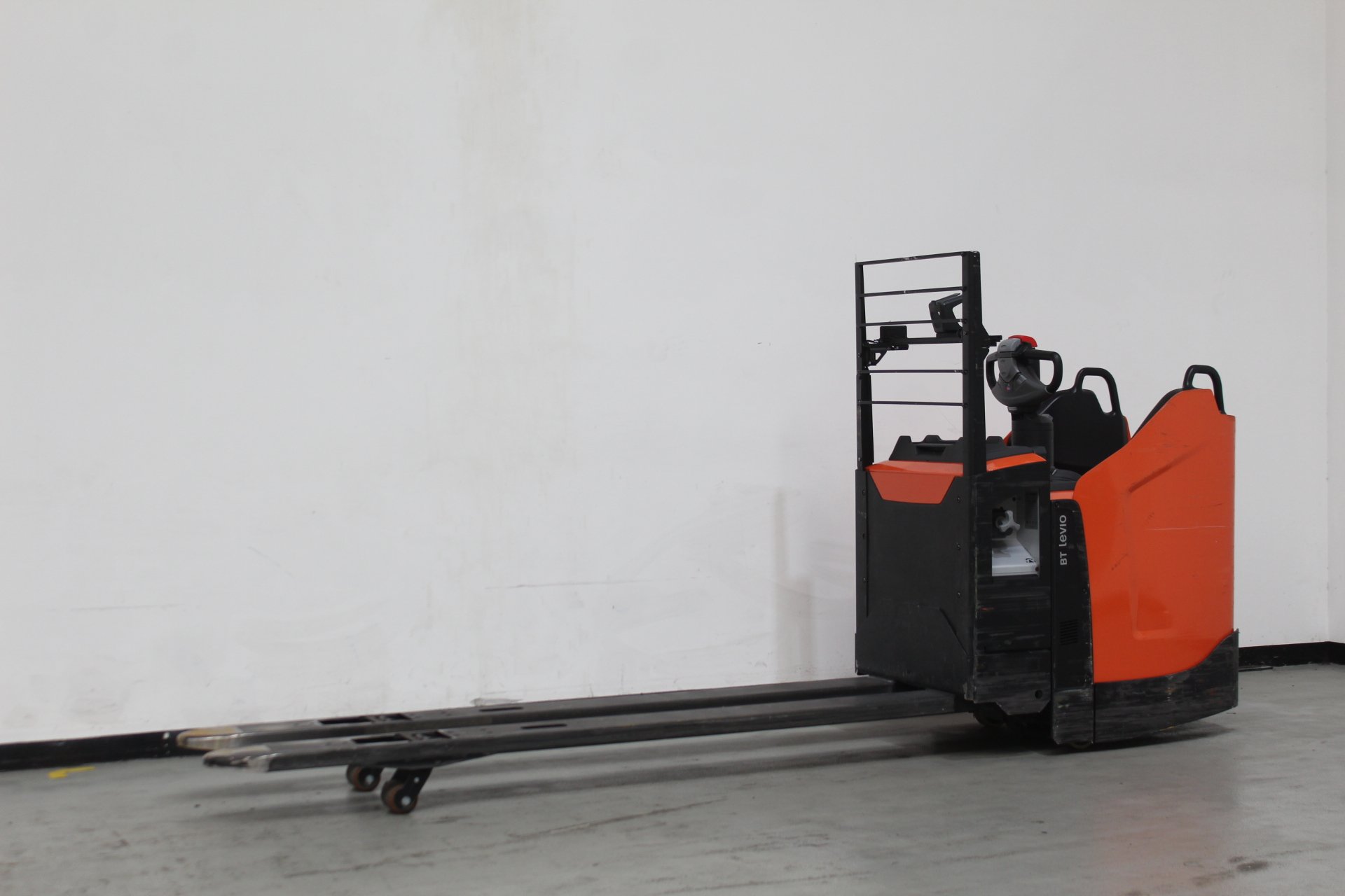 Elektrischer Niederhubwagen Toyota LPE200 (BJ: 2022)