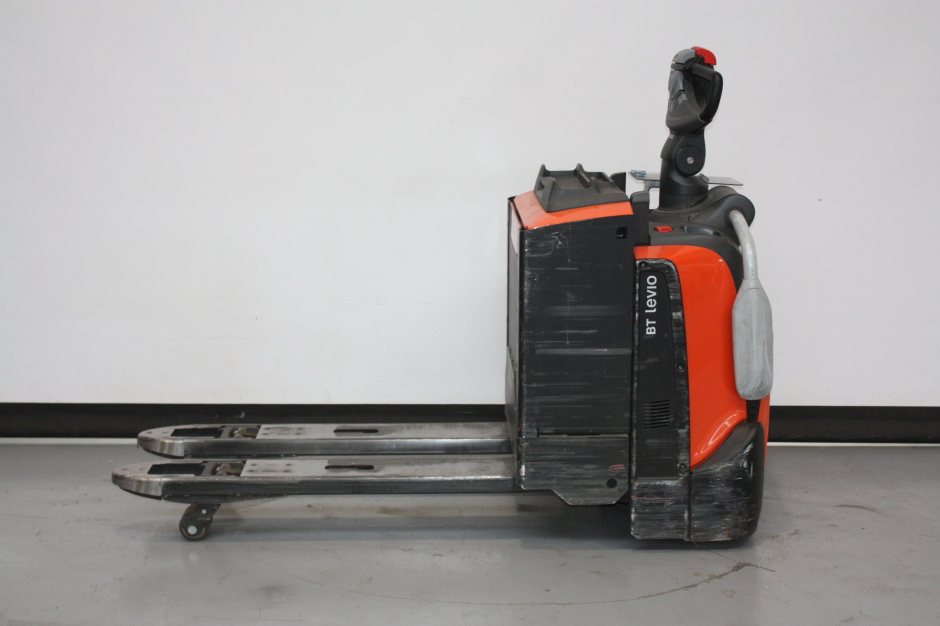 Elektrischer Niederhubwagen Toyota LPE250 (BJ: 2022)