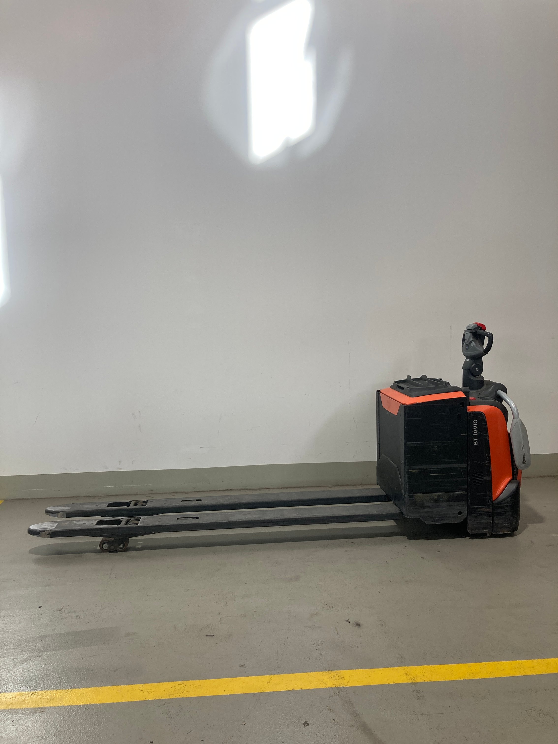 Elektrischer Niederhubwagen Toyota LPE250 (BJ: 2022)