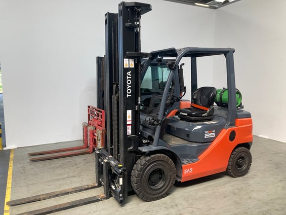 Treibgasstapler Toyota 02-8FGF25 (BJ: 2022)