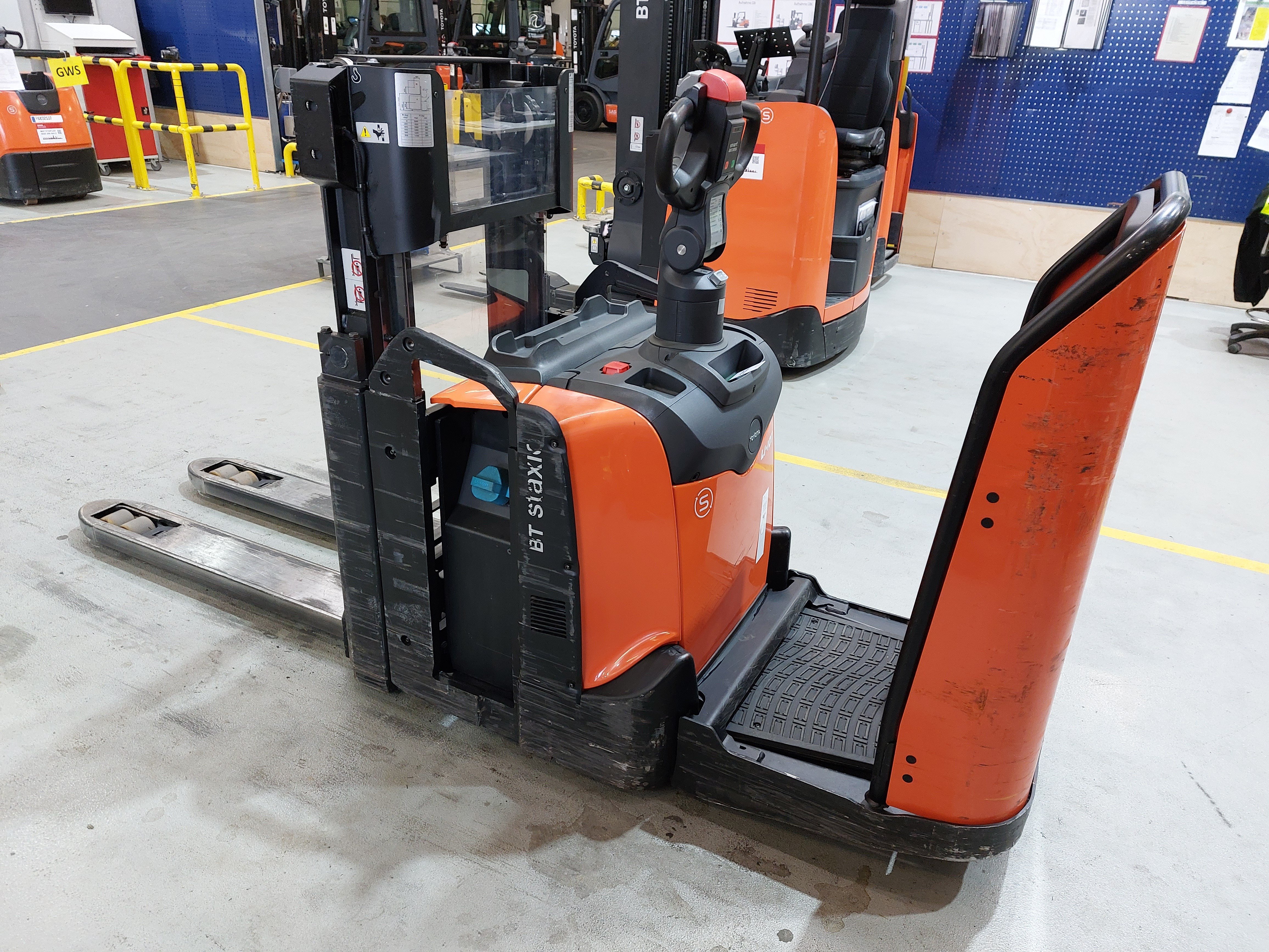 Elektrischer Hochhubwagen Toyota SPE200D (BJ: 2023)