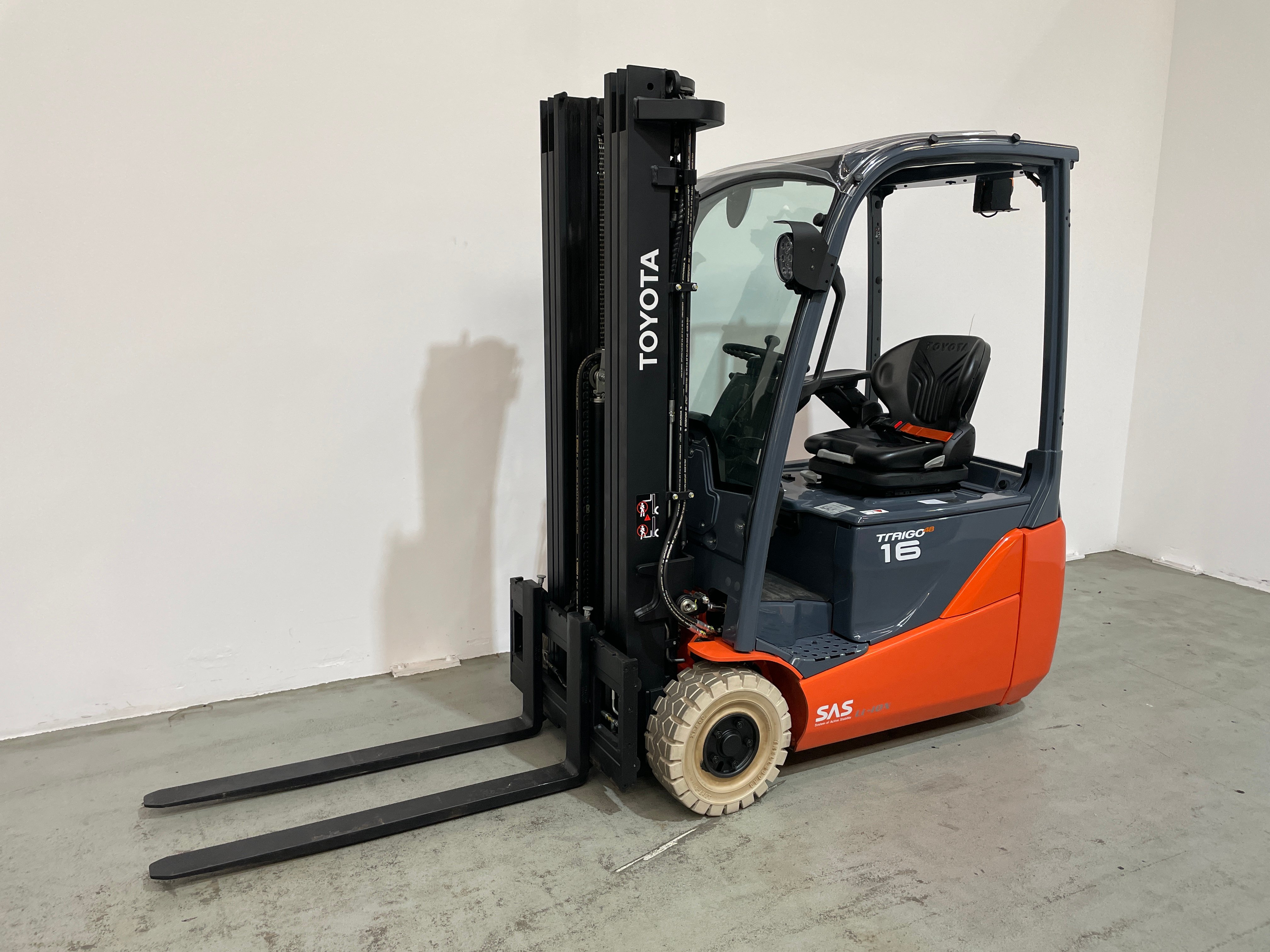 Elektro 3 Rad-Stapler Toyota 8FBEK16T (BJ: 2023)